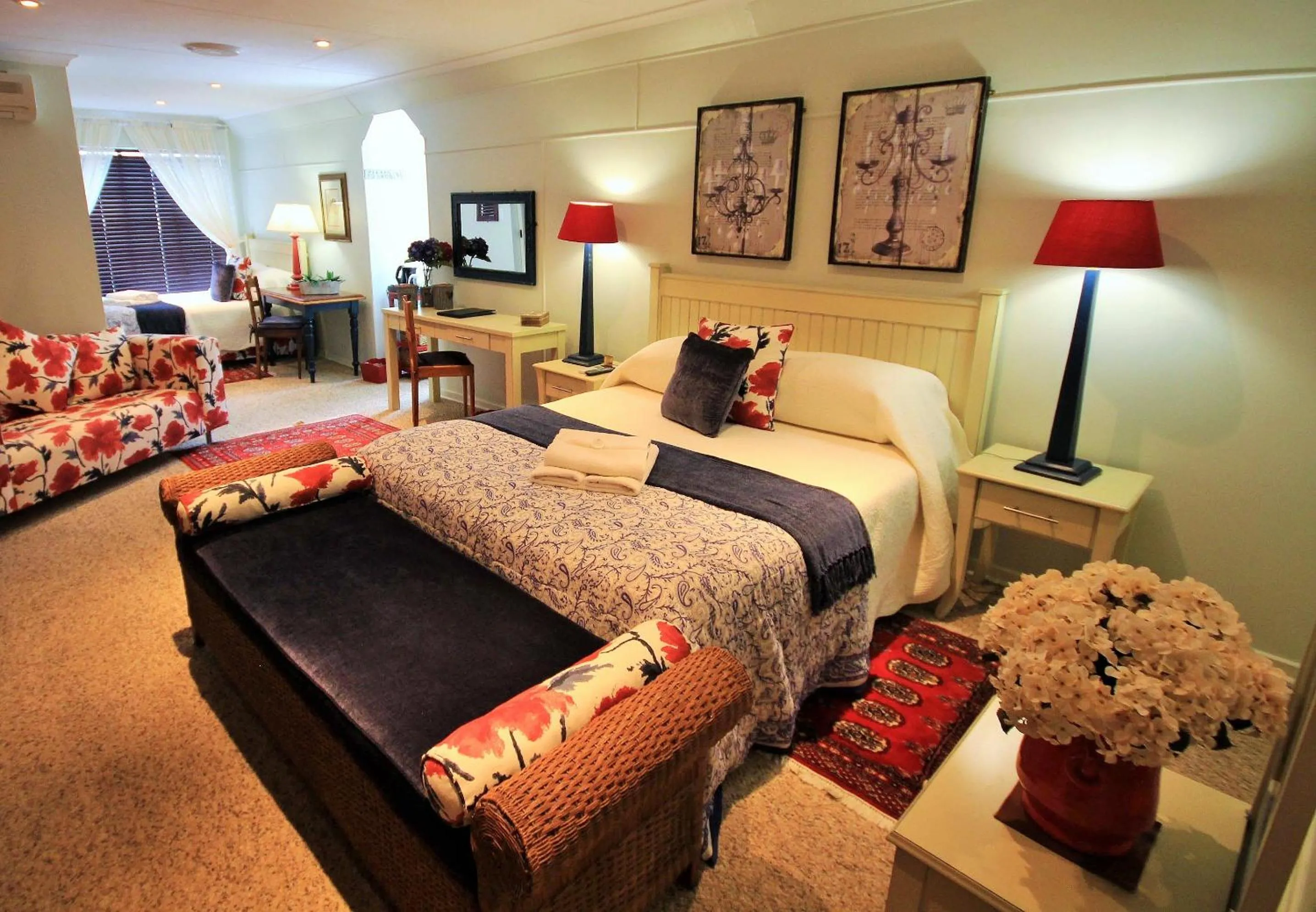 Bedroom, Bed in Avalon Guest Manor