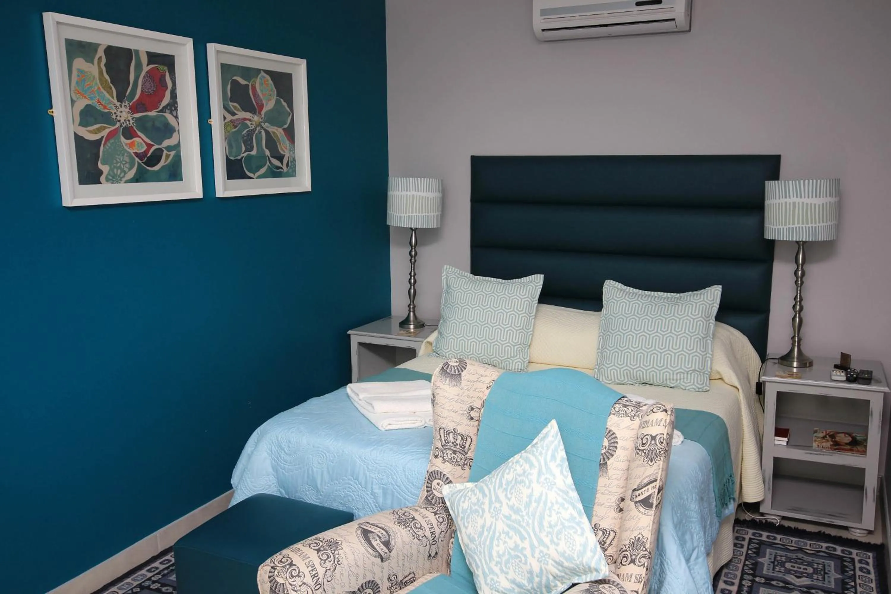 Bedroom, Bed in Avalon Guest Manor