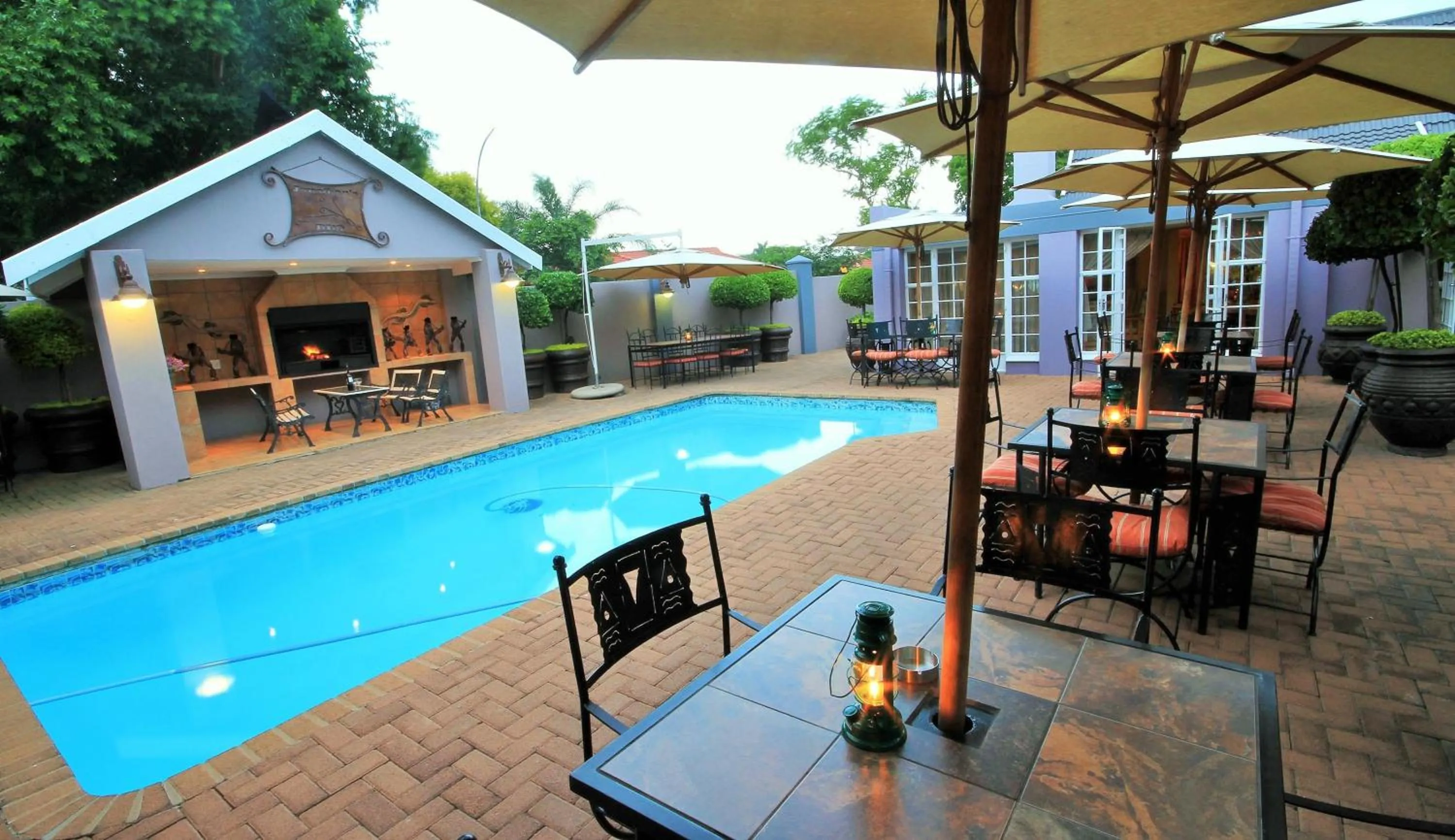 Swimming pool in Avalon Guest Manor