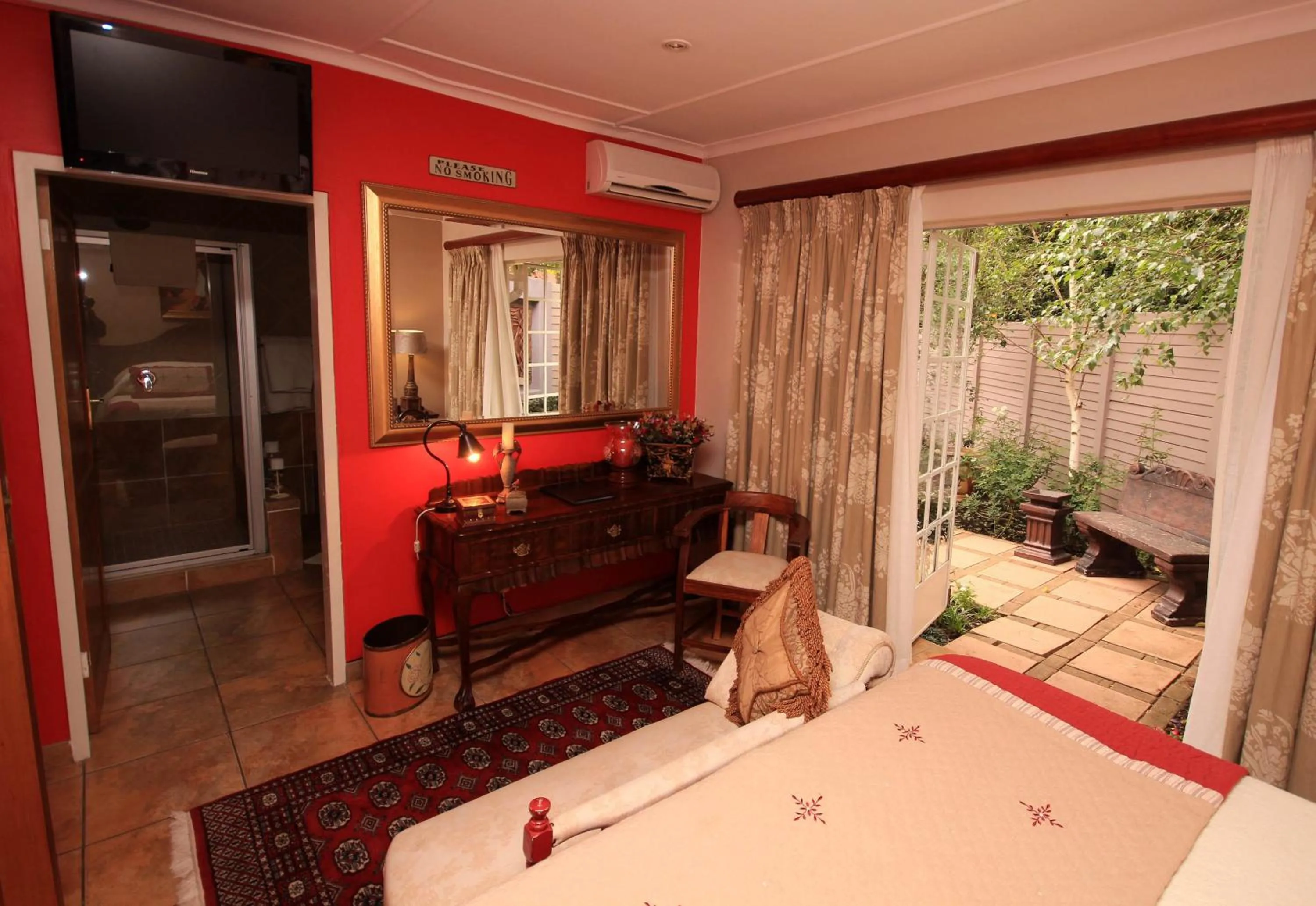 TV and multimedia in Avalon Guest Manor