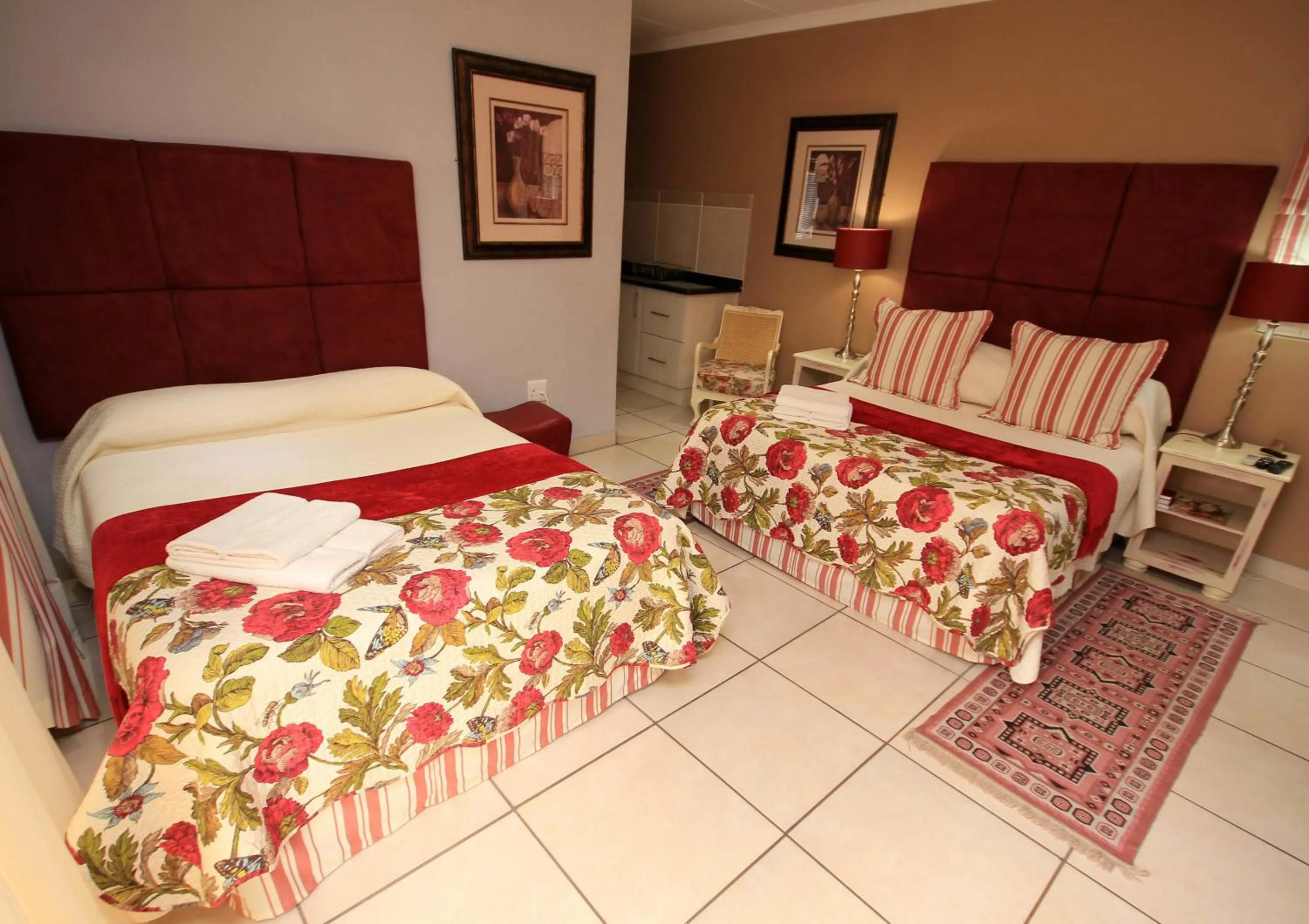 Bedroom, Bed in Avalon Guest Manor