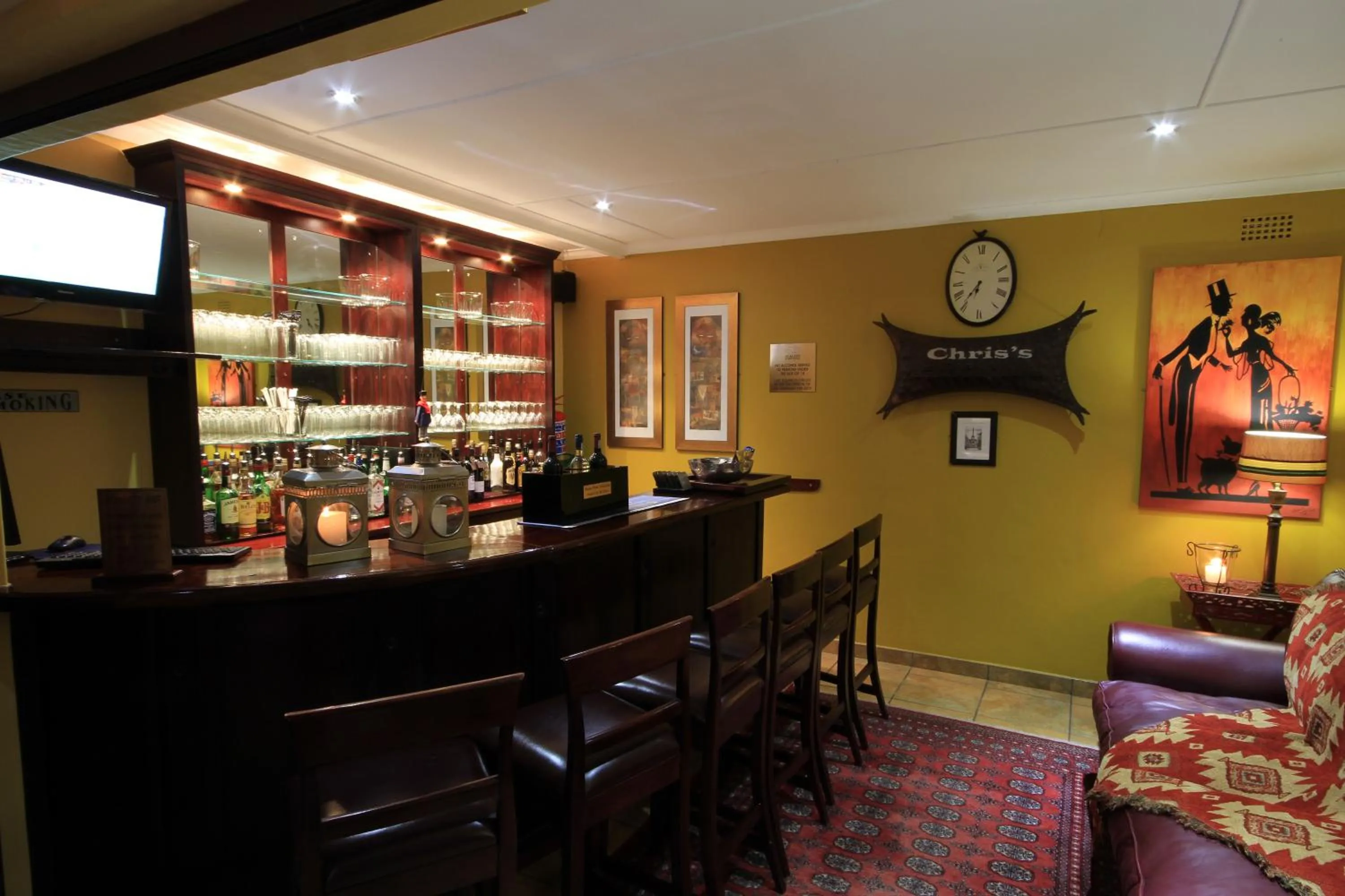 Lounge or bar in Avalon Guest Manor