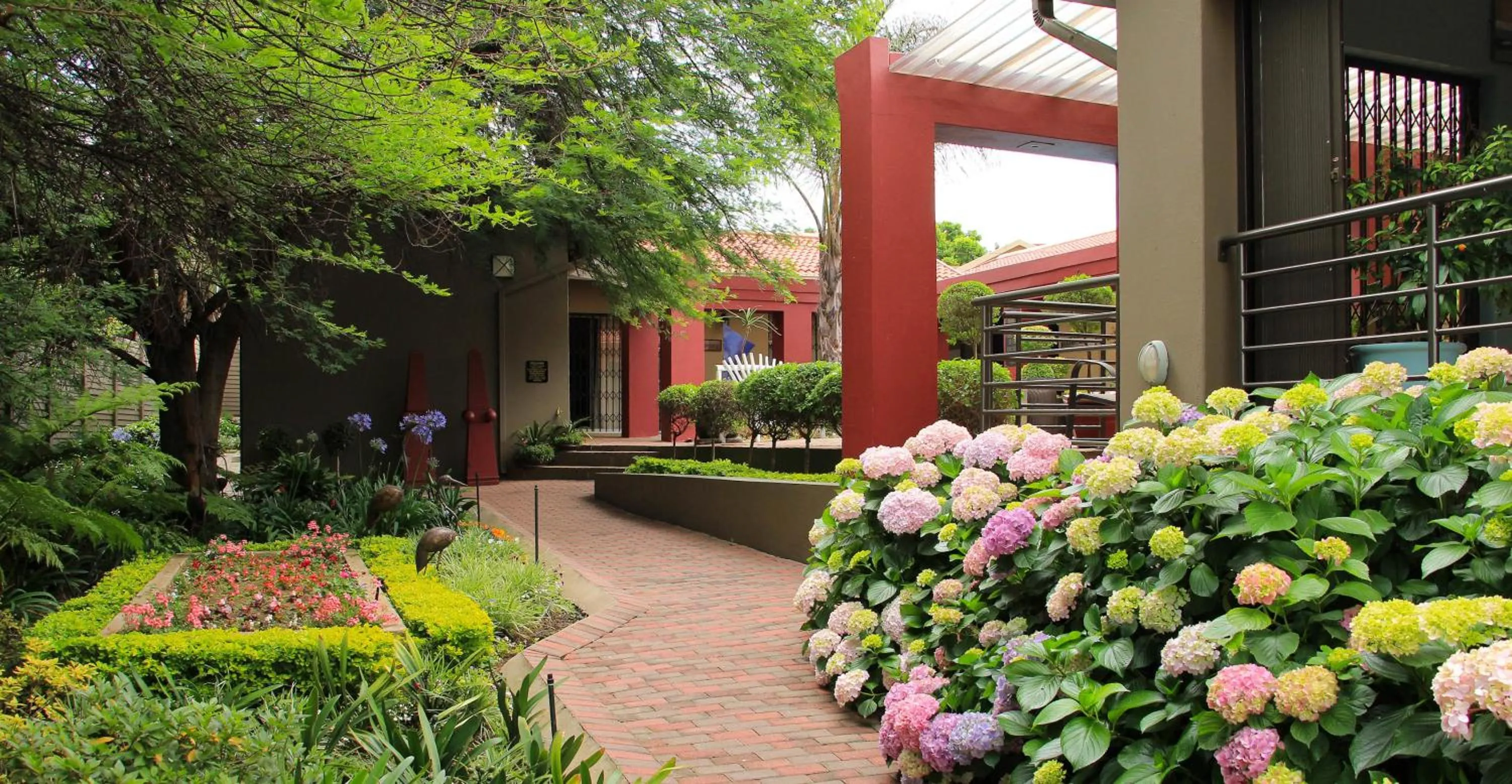 Garden in Avalon Guest Manor