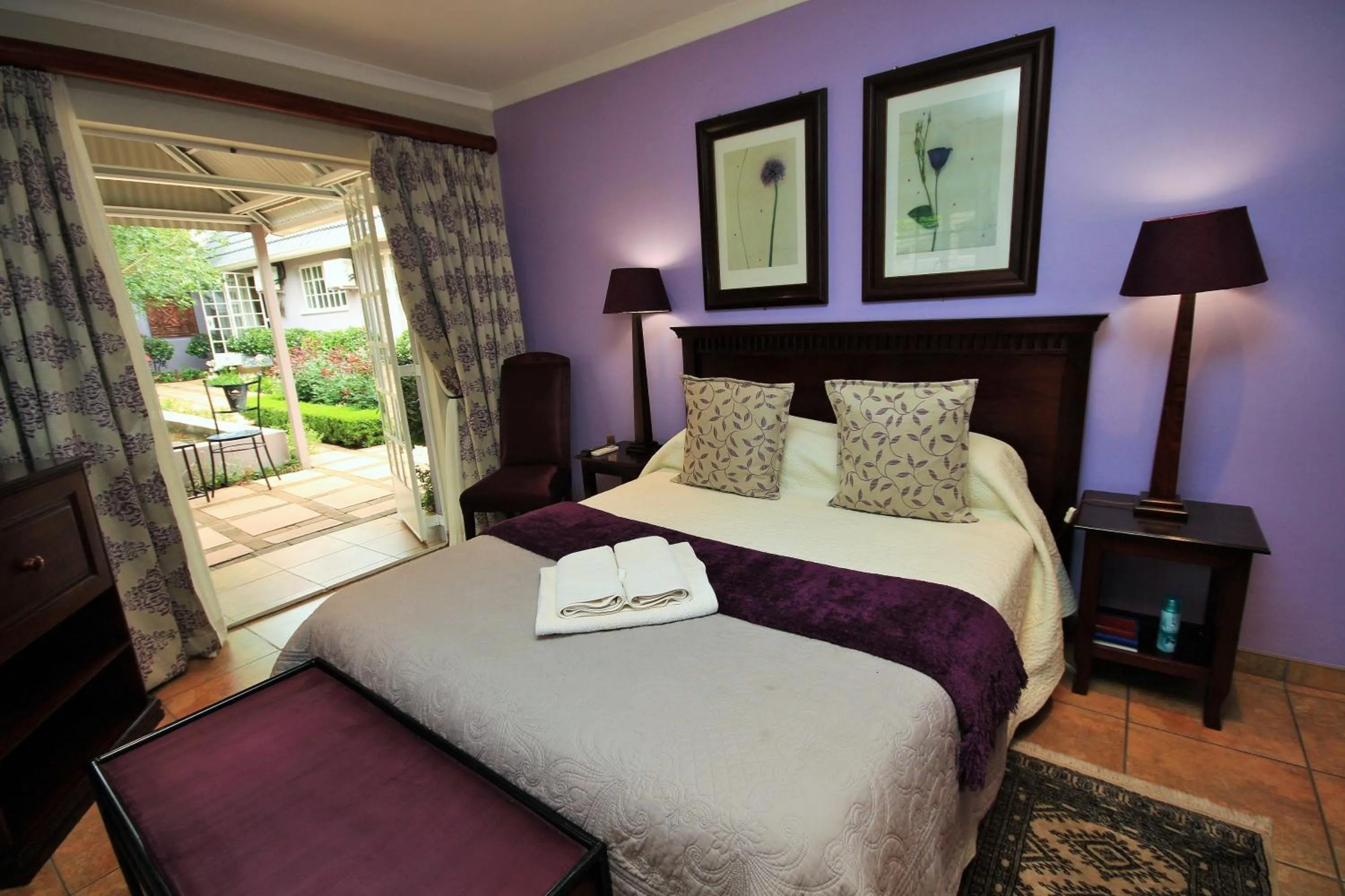 Bedroom, Bed in Avalon Guest Manor