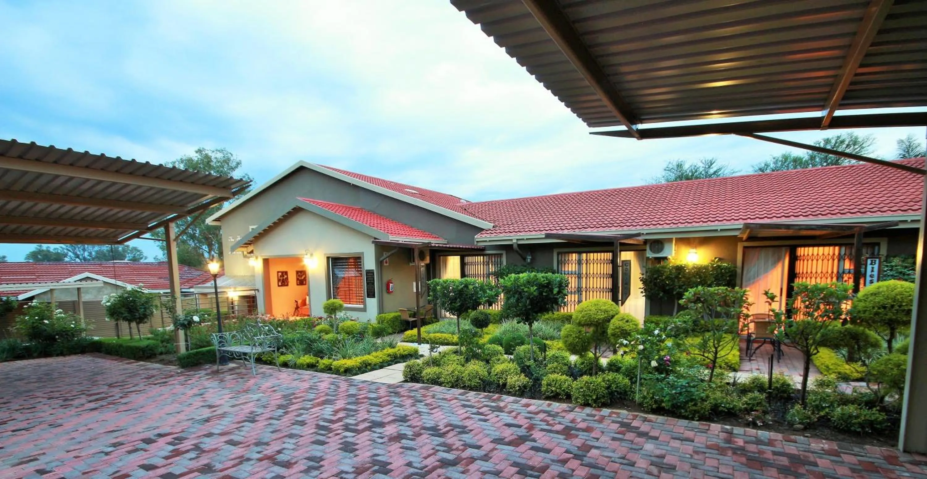 Property building in Avalon Guest Manor