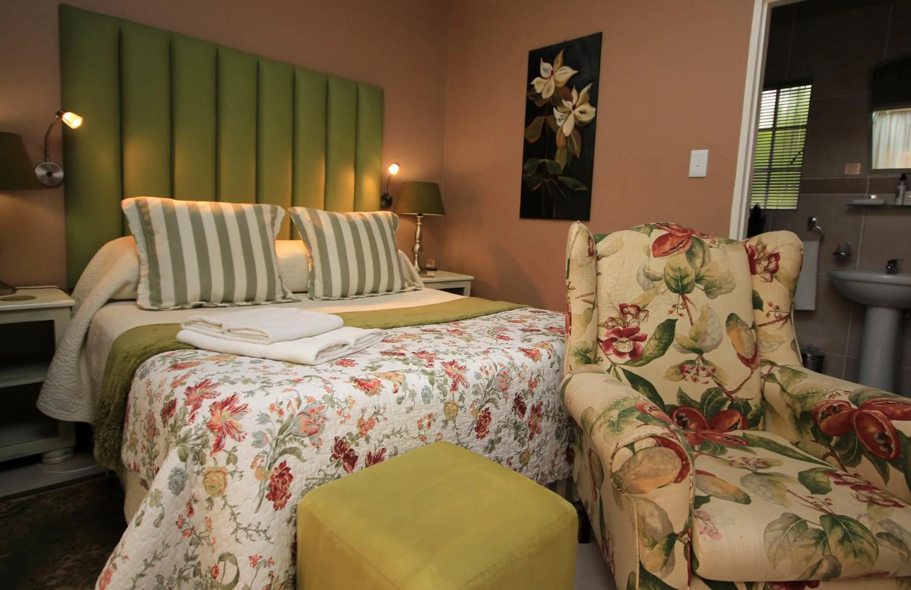 Bedroom, Bed in Avalon Guest Manor