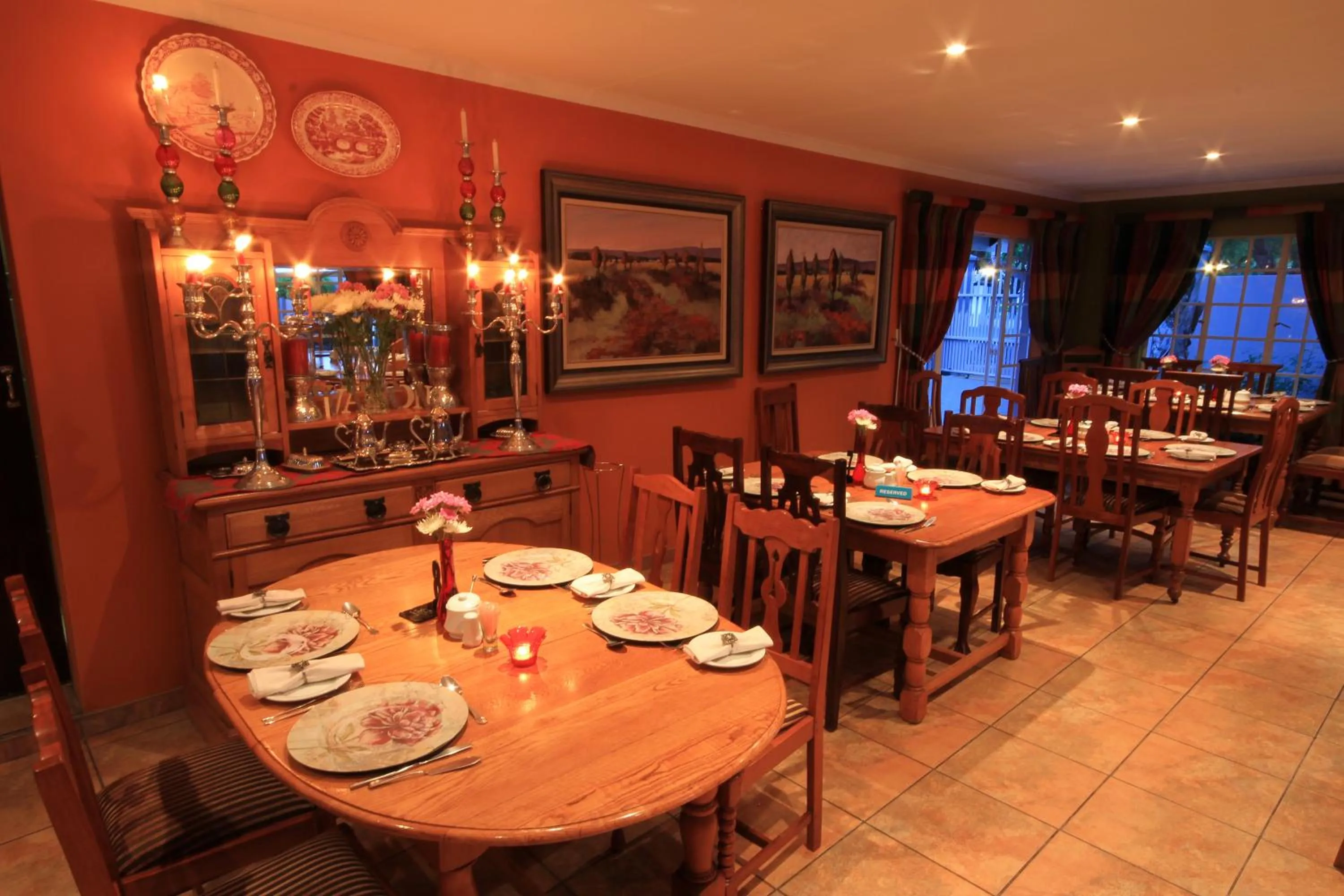 Restaurant/places to eat in Avalon Guest Manor