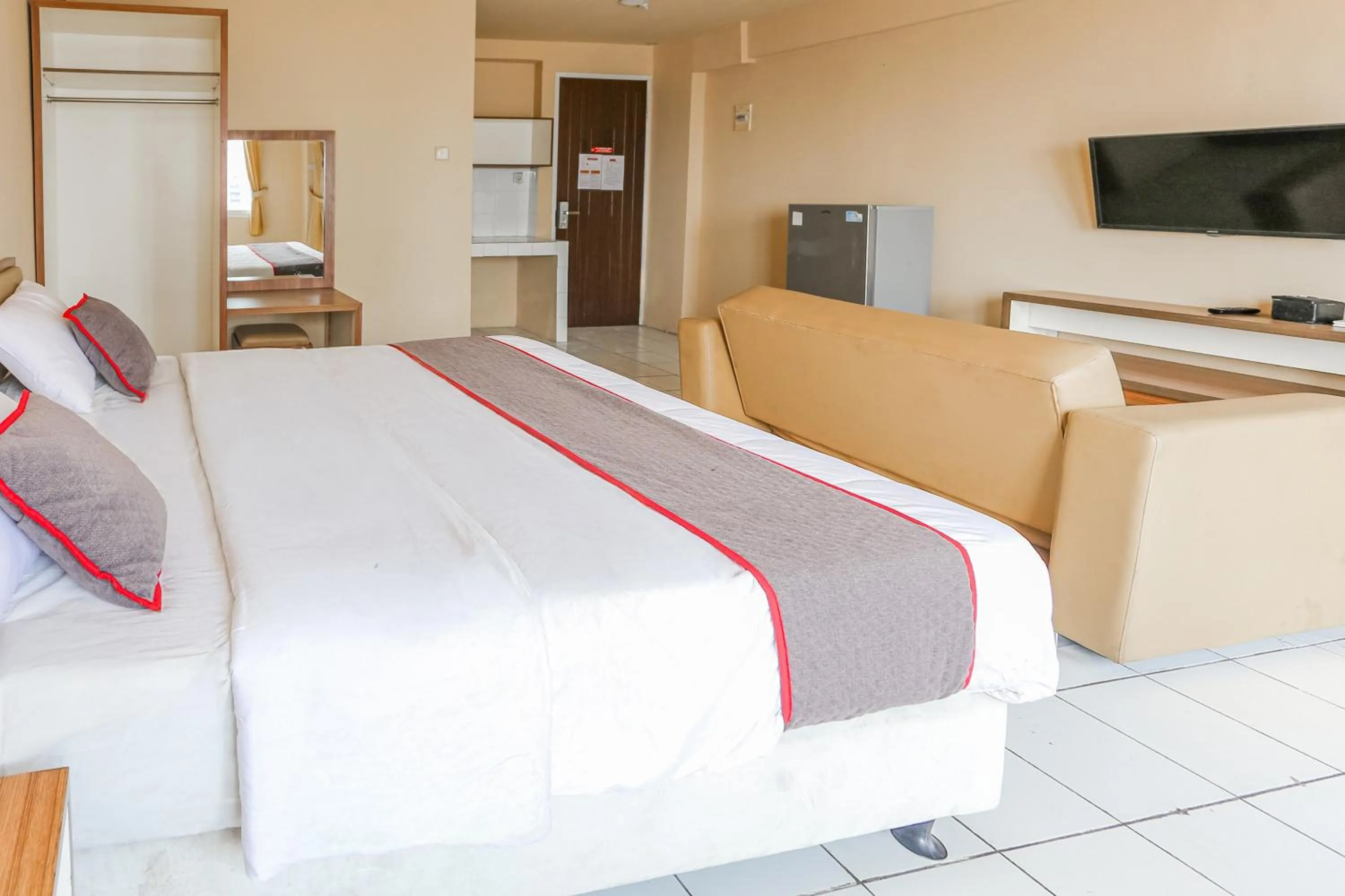 Bedroom, Bed in Collection O Serviced Apartmen Mutiara Kota