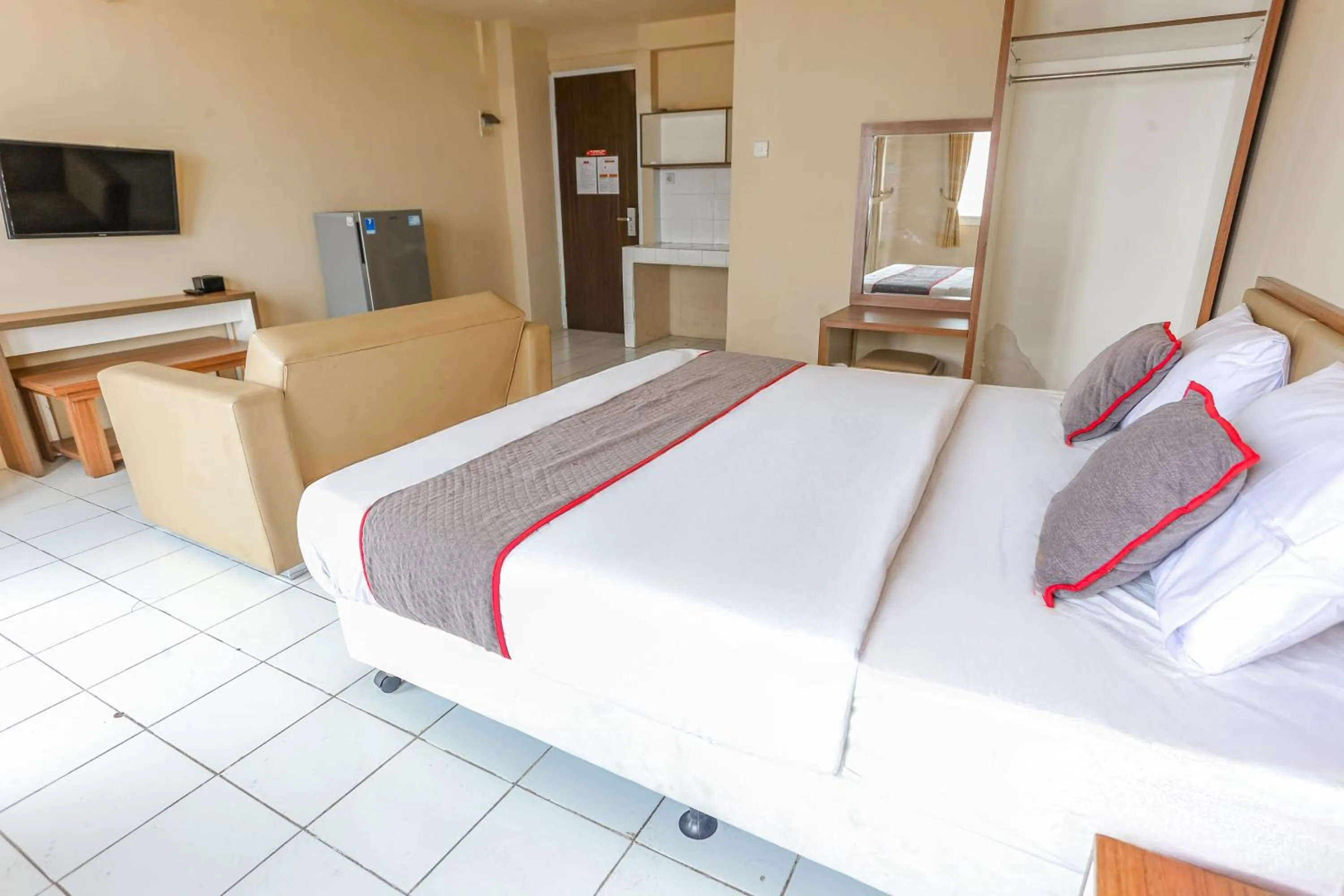 Bedroom, Bed in Collection O Serviced Apartmen Mutiara Kota