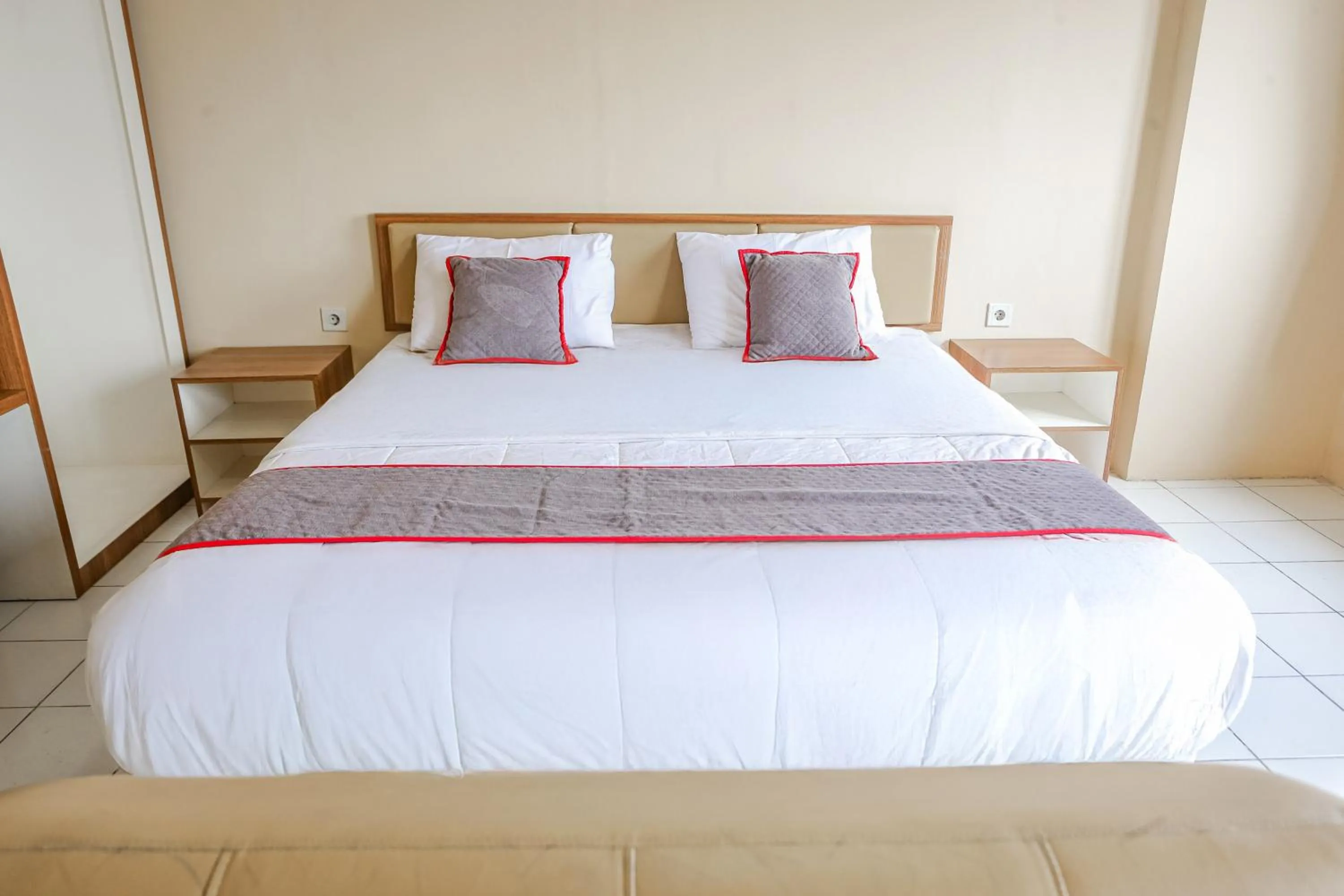 Bedroom, Bed in Collection O Serviced Apartmen Mutiara Kota