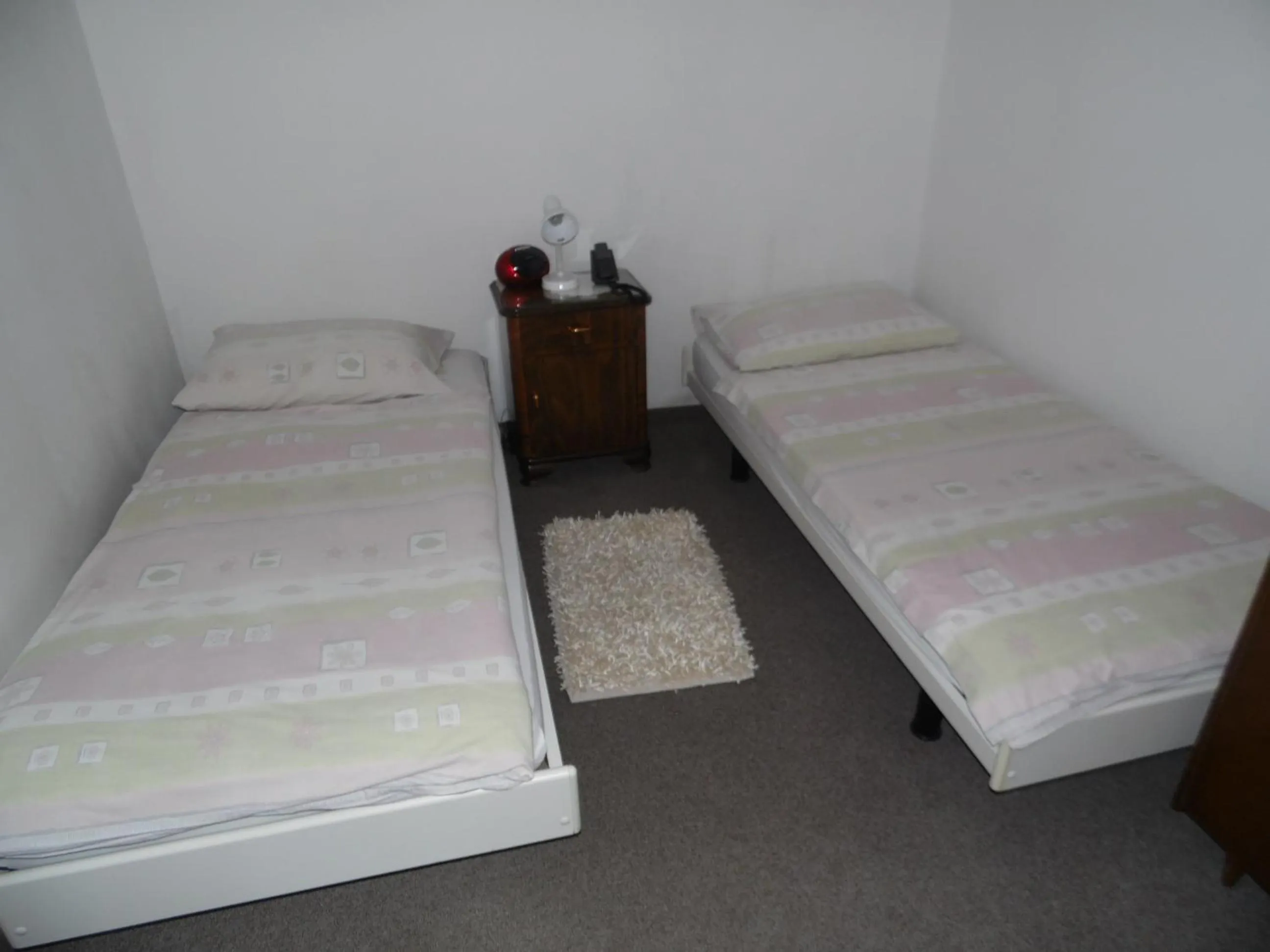 Bathroom, Bed in Garni Bar Sport