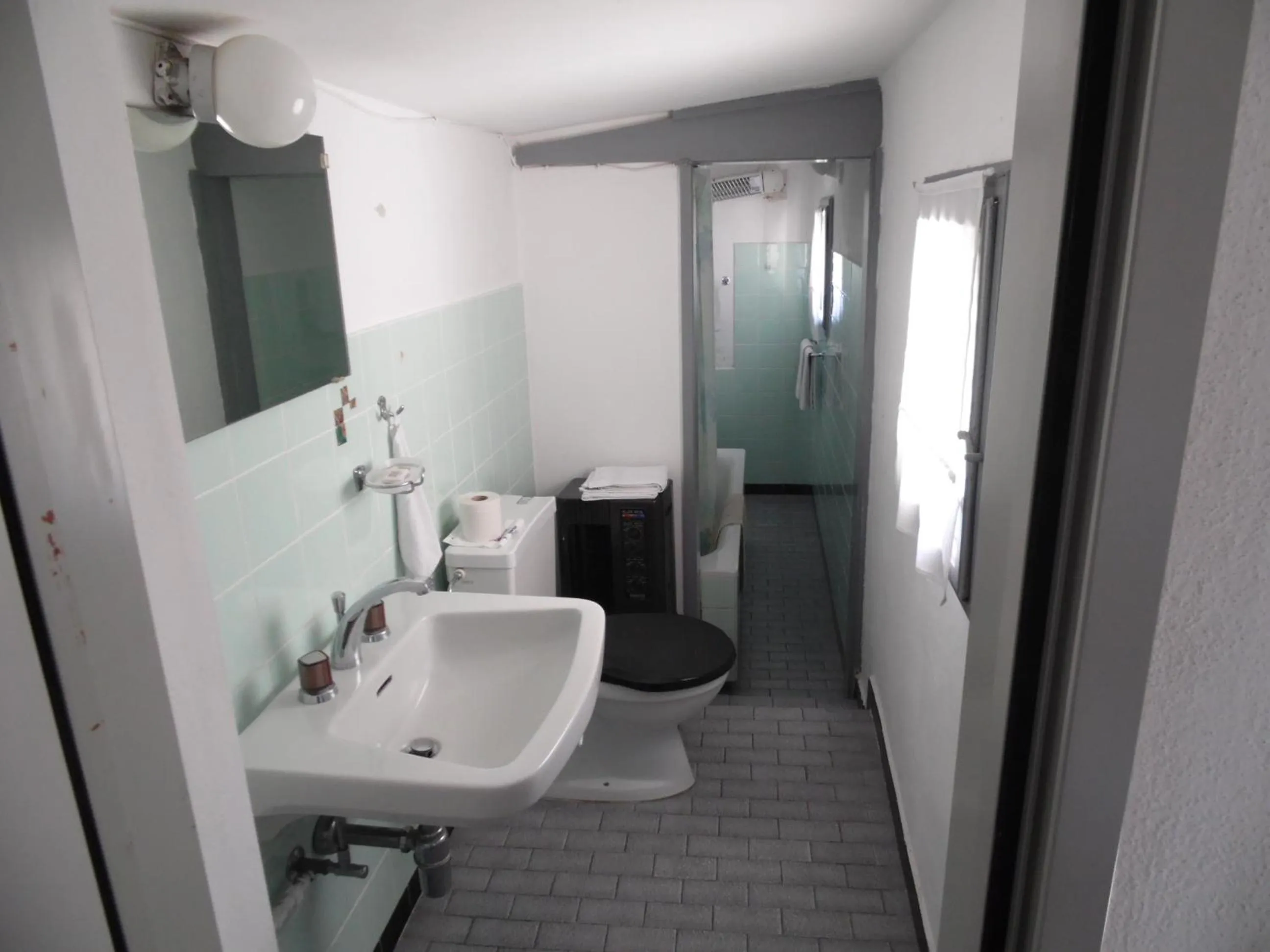 Bathroom in Garni Bar Sport