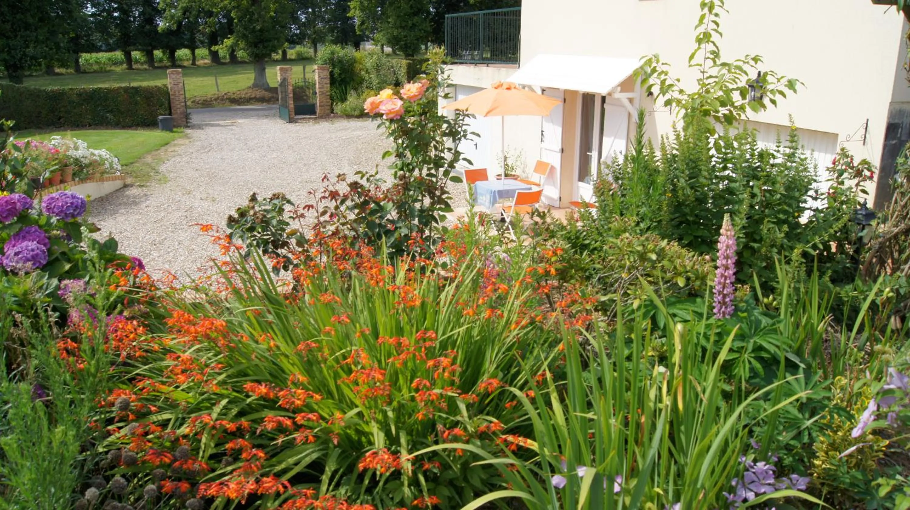 Property building in Chambres d'Hôtes de Boudeville