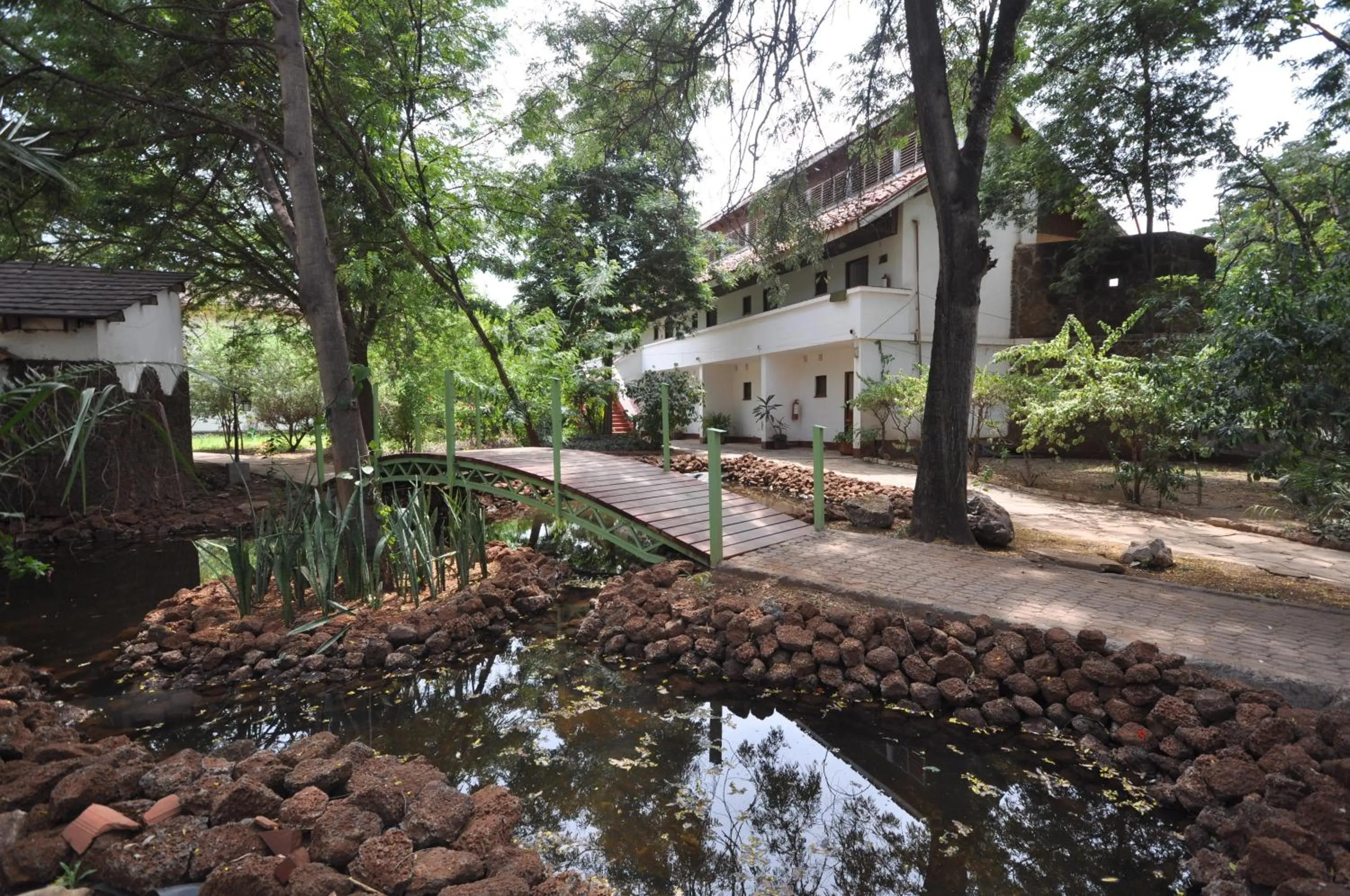 Facade/entrance in Hunters Lodge