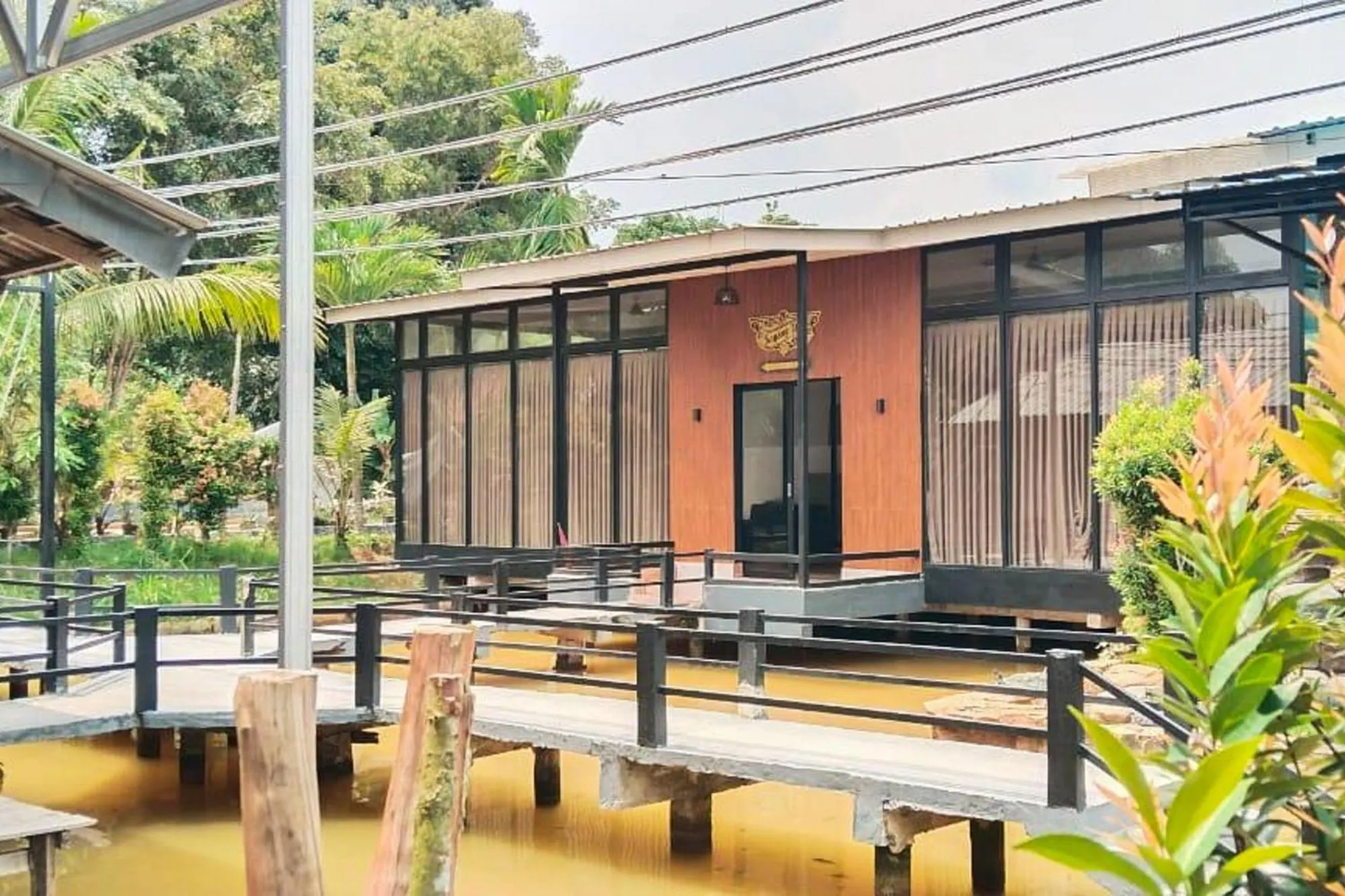 Seating area in RedDoorz Syariah at Sayang Ibu Village Nongsa Batam