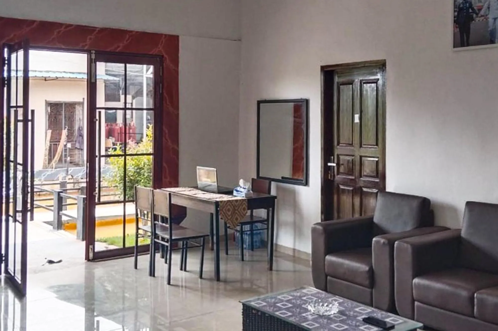 Seating area in RedDoorz Syariah at Sayang Ibu Village Nongsa Batam