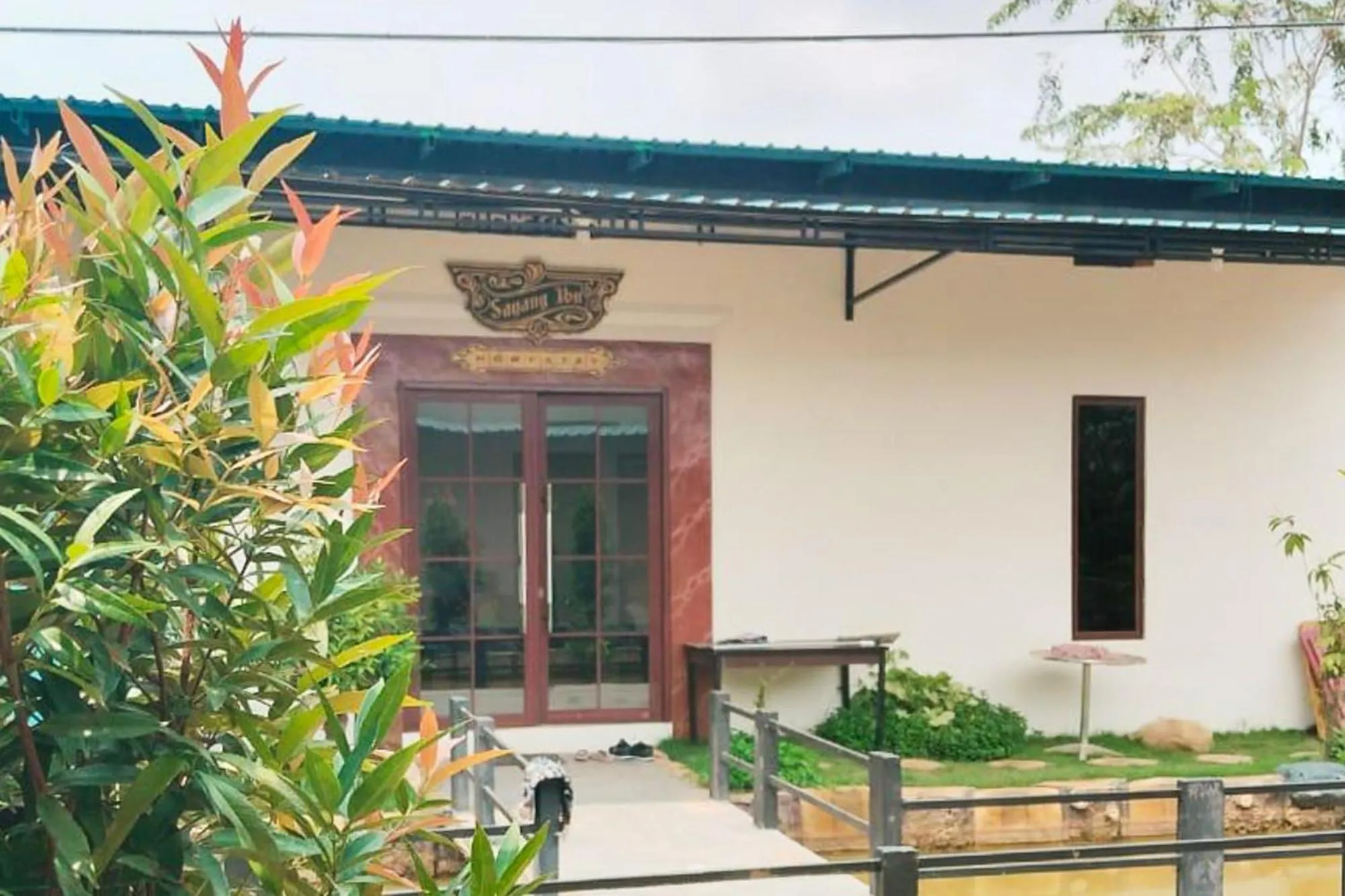 Facade/entrance in RedDoorz Syariah at Sayang Ibu Village Nongsa Batam