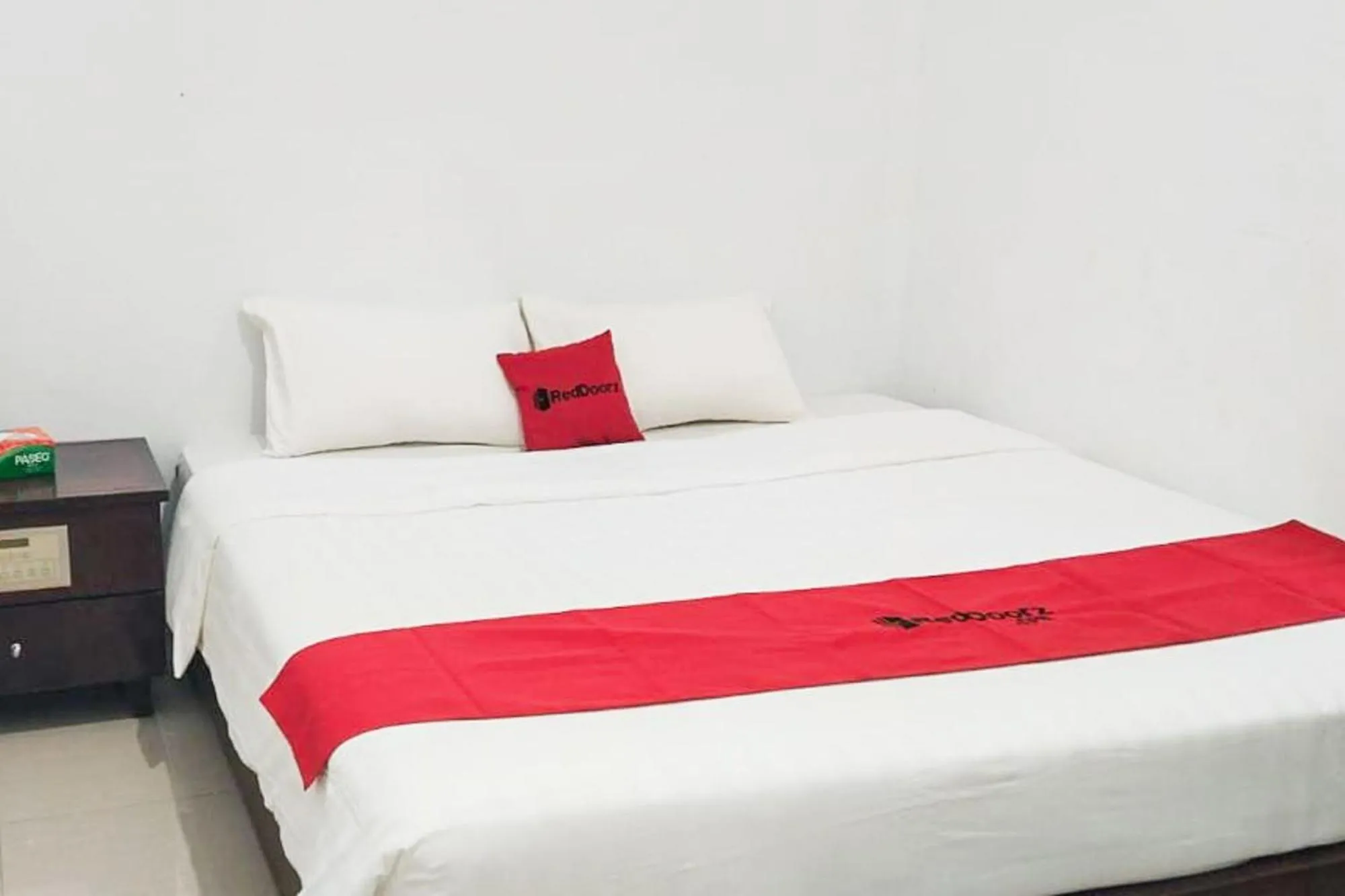Bedroom, Bed in RedDoorz Syariah at Sayang Ibu Village Nongsa Batam