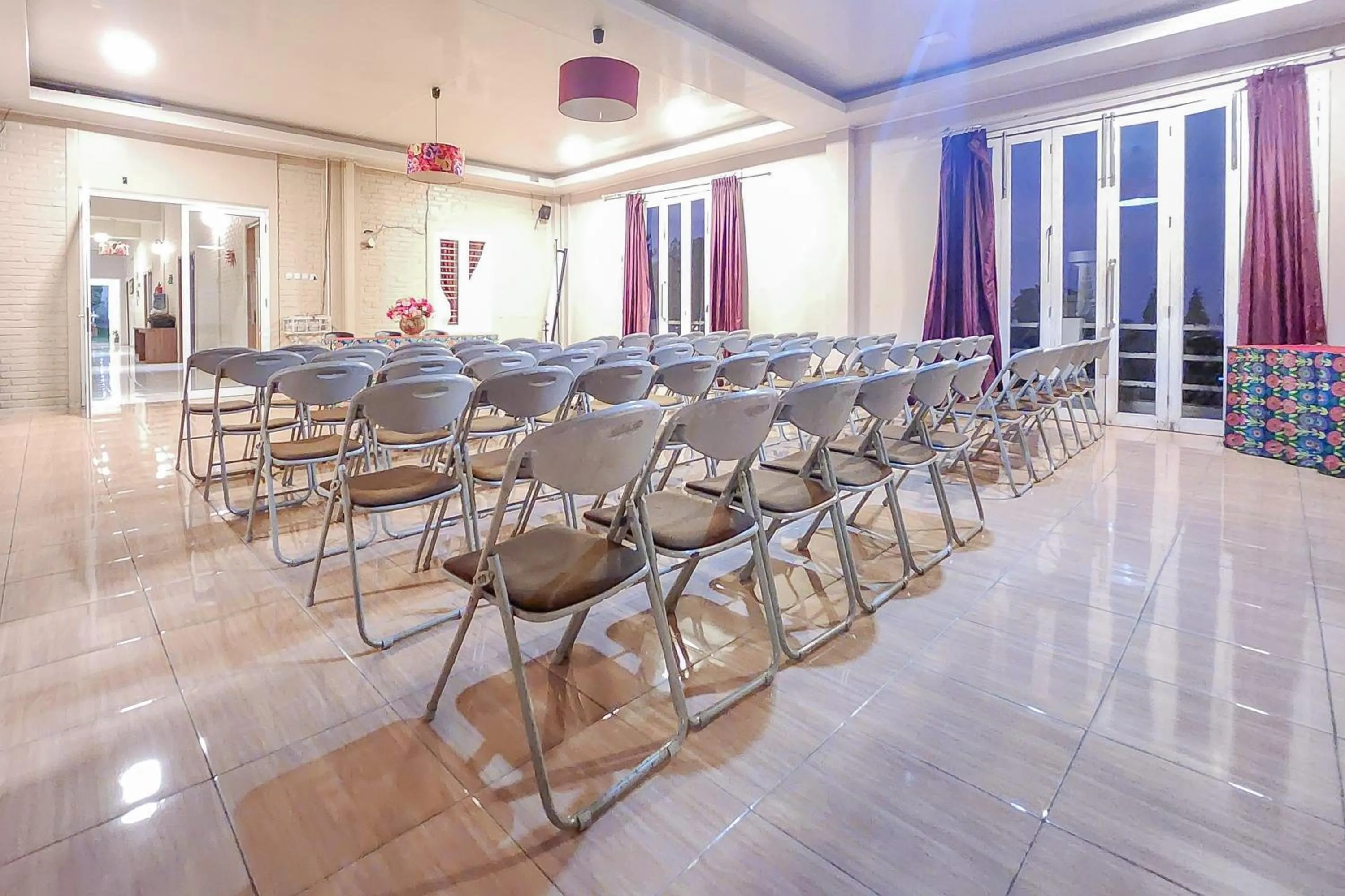 Meeting/conference room in Urbanview Hotel Star Residence Puncak