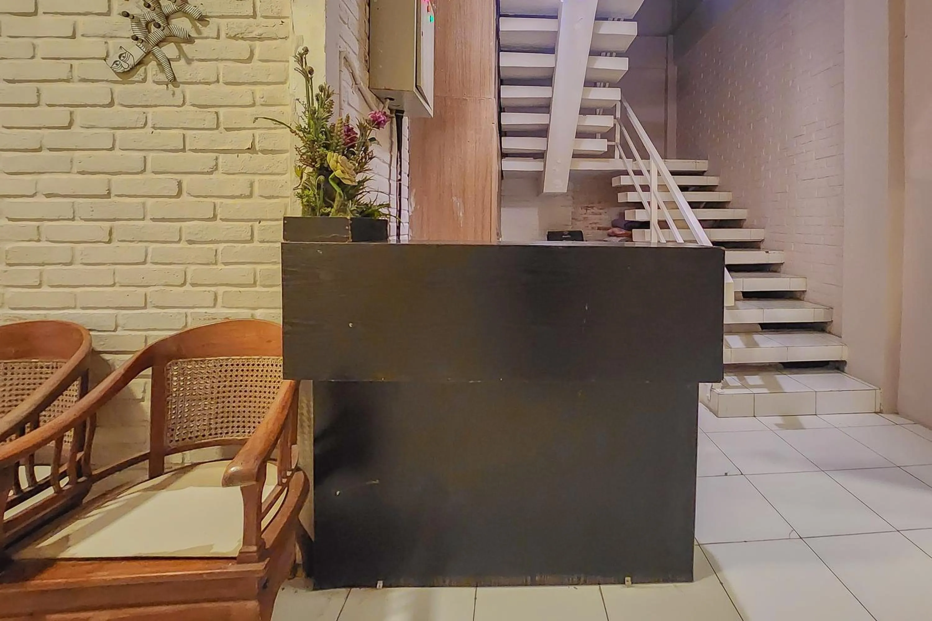 Lobby or reception in Urbanview Hotel Star Residence Puncak