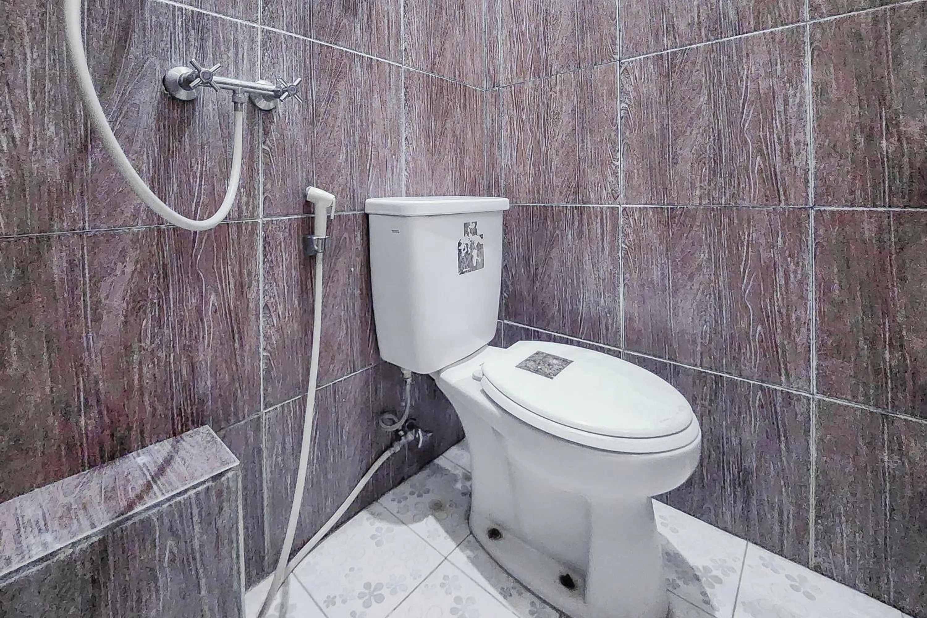 Bathroom in Urbanview Hotel Star Residence Puncak