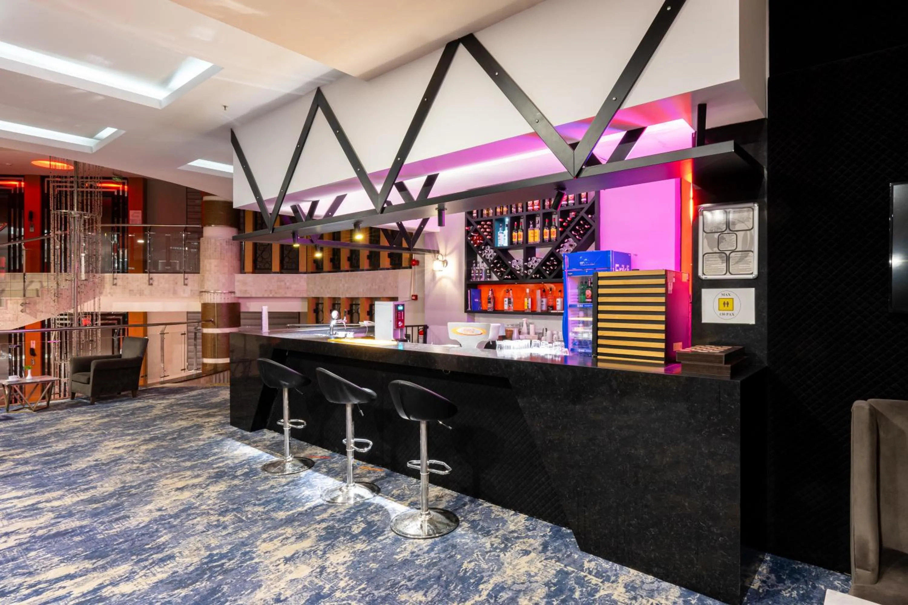 Lounge or bar in Grand Ring Hotel