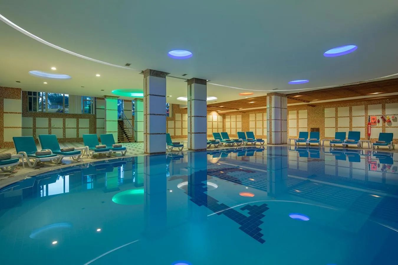 Swimming pool in Grand Ring Hotel