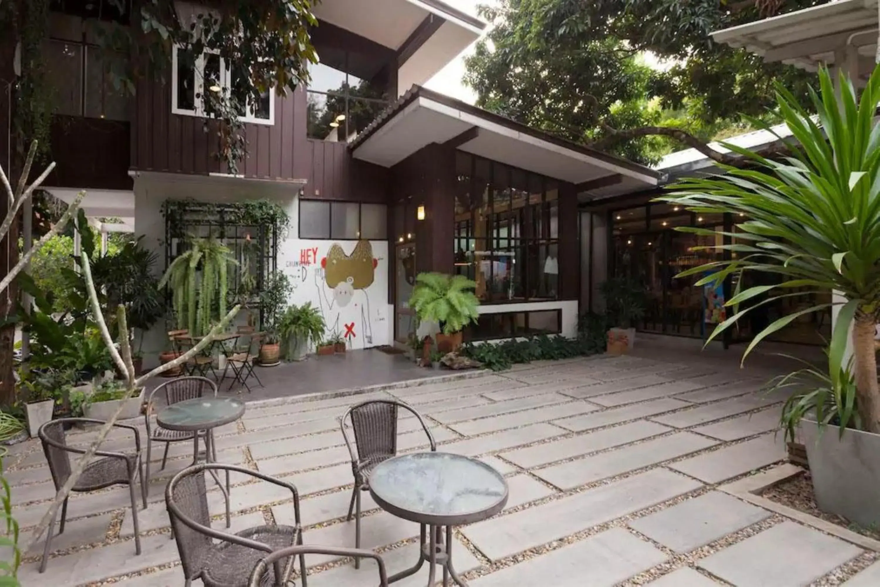 Property building in Chiang Mai D Hostel Property building in Chiang Mai D Hostel