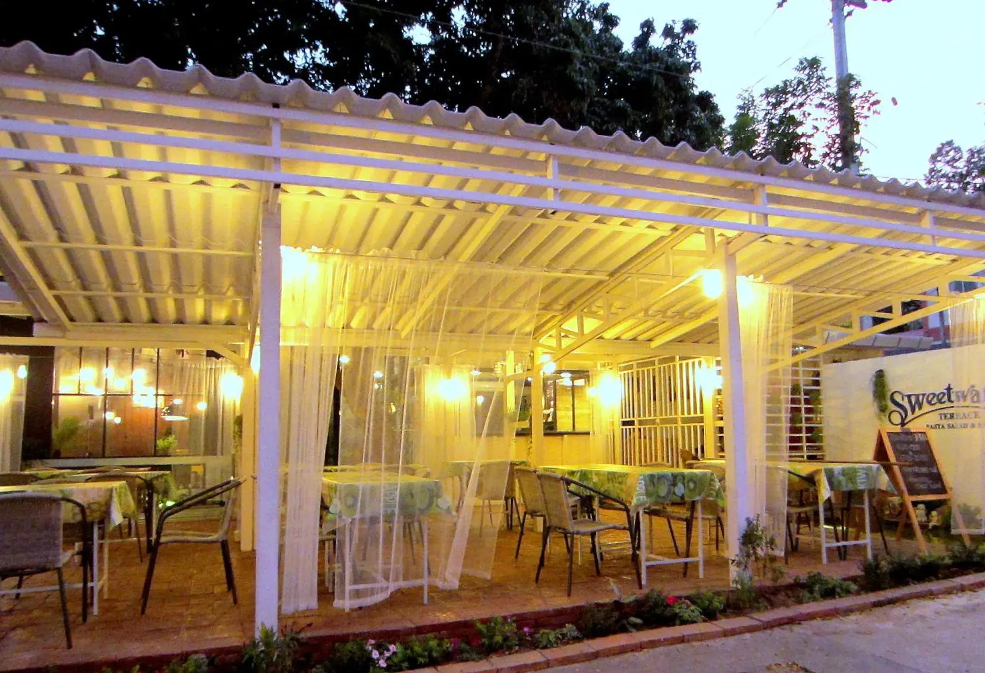 Restaurant/places to eat in Chiang Mai D Hostel Restaurant/places to eat in Chiang Mai D Hostel