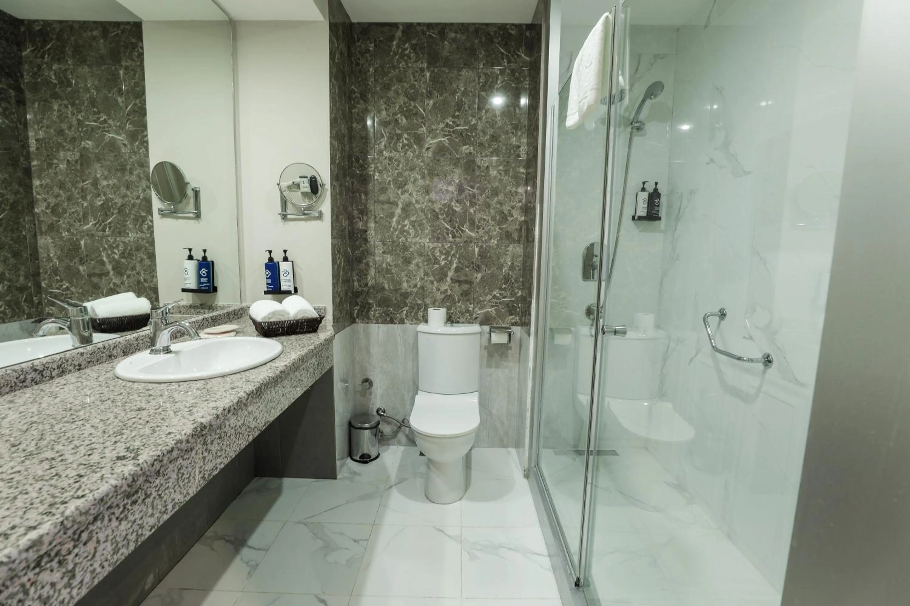 Shower in Park Dedeman Baku