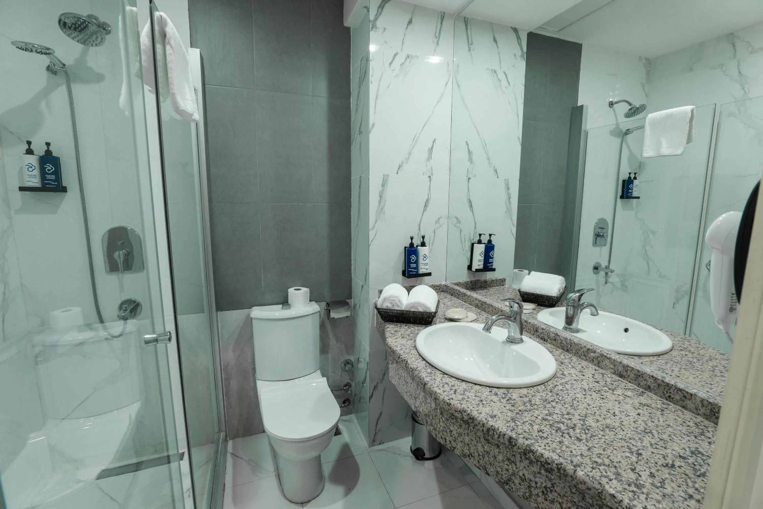 Shower in Park Dedeman Baku