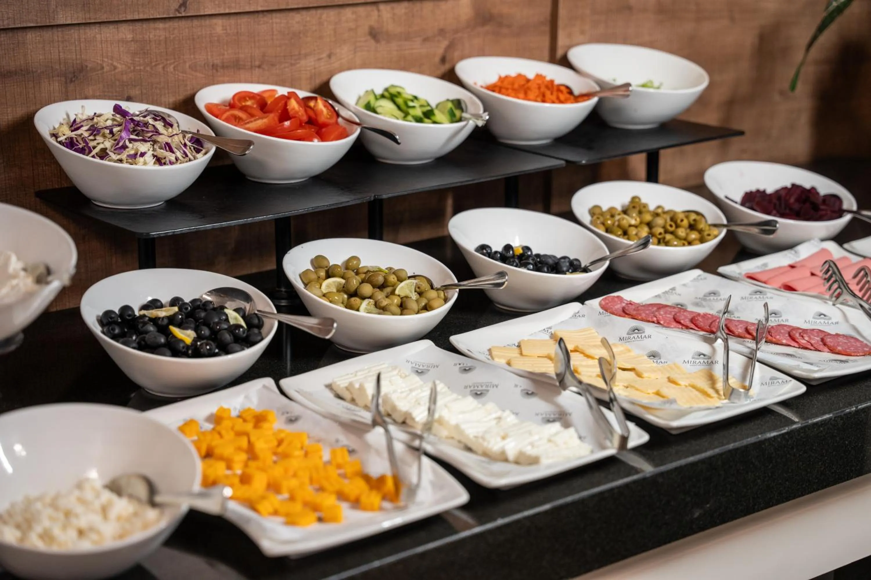 Restaurant/places to eat in Park Dedeman Baku