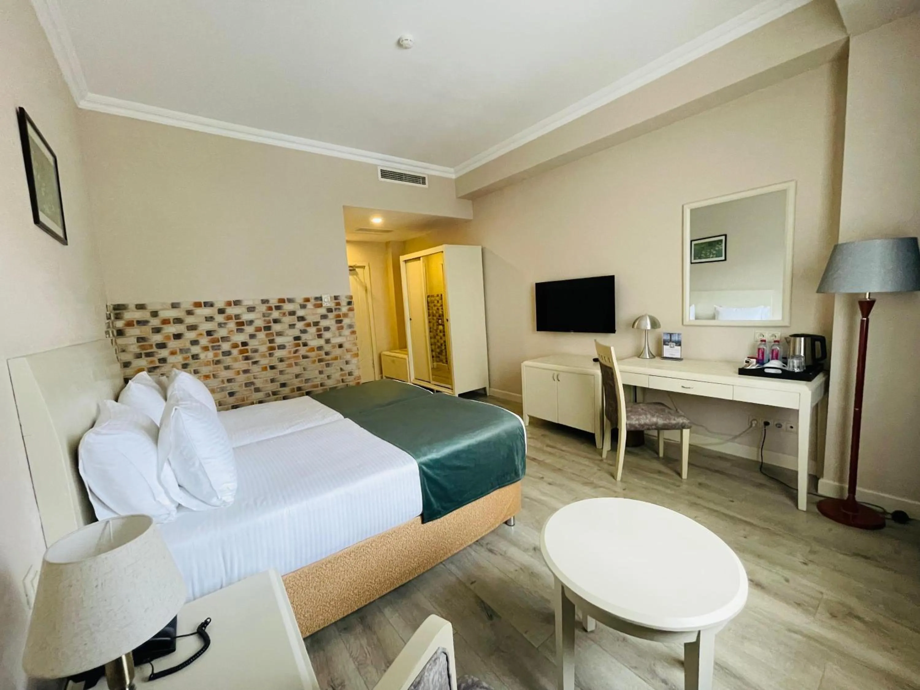 Photo of the whole room, Bed in Park Dedeman Baku