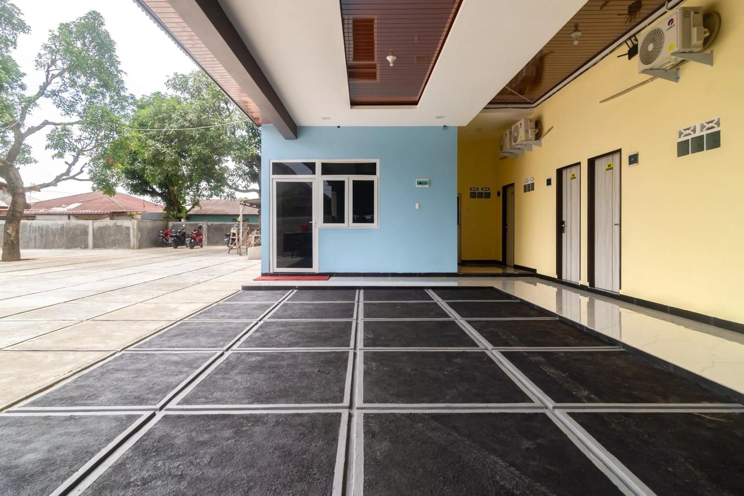 Facade/entrance in RedDoorz Plus at Sempurna Inn Medan