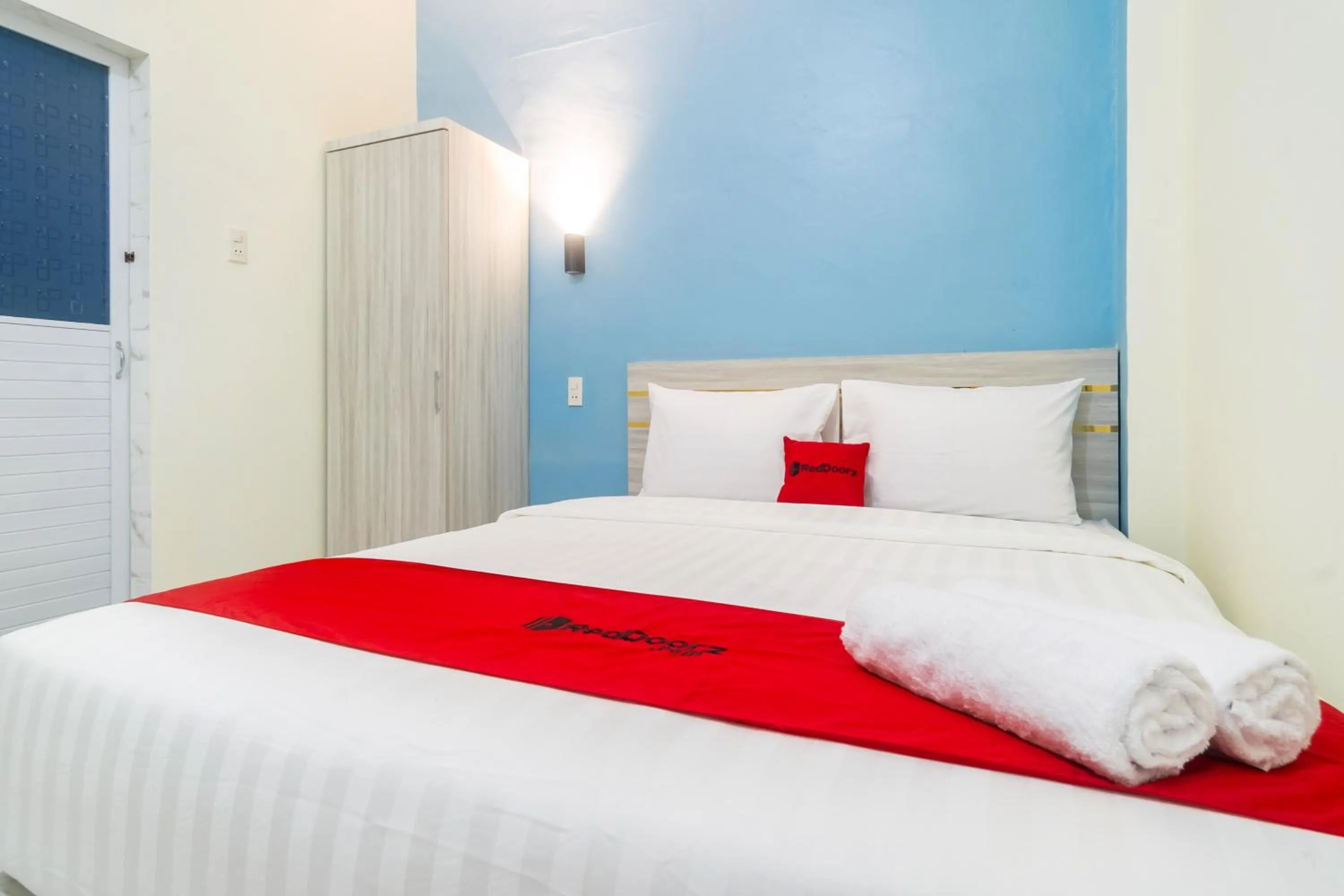 Bedroom, Bed in RedDoorz Plus at Sempurna Inn Medan