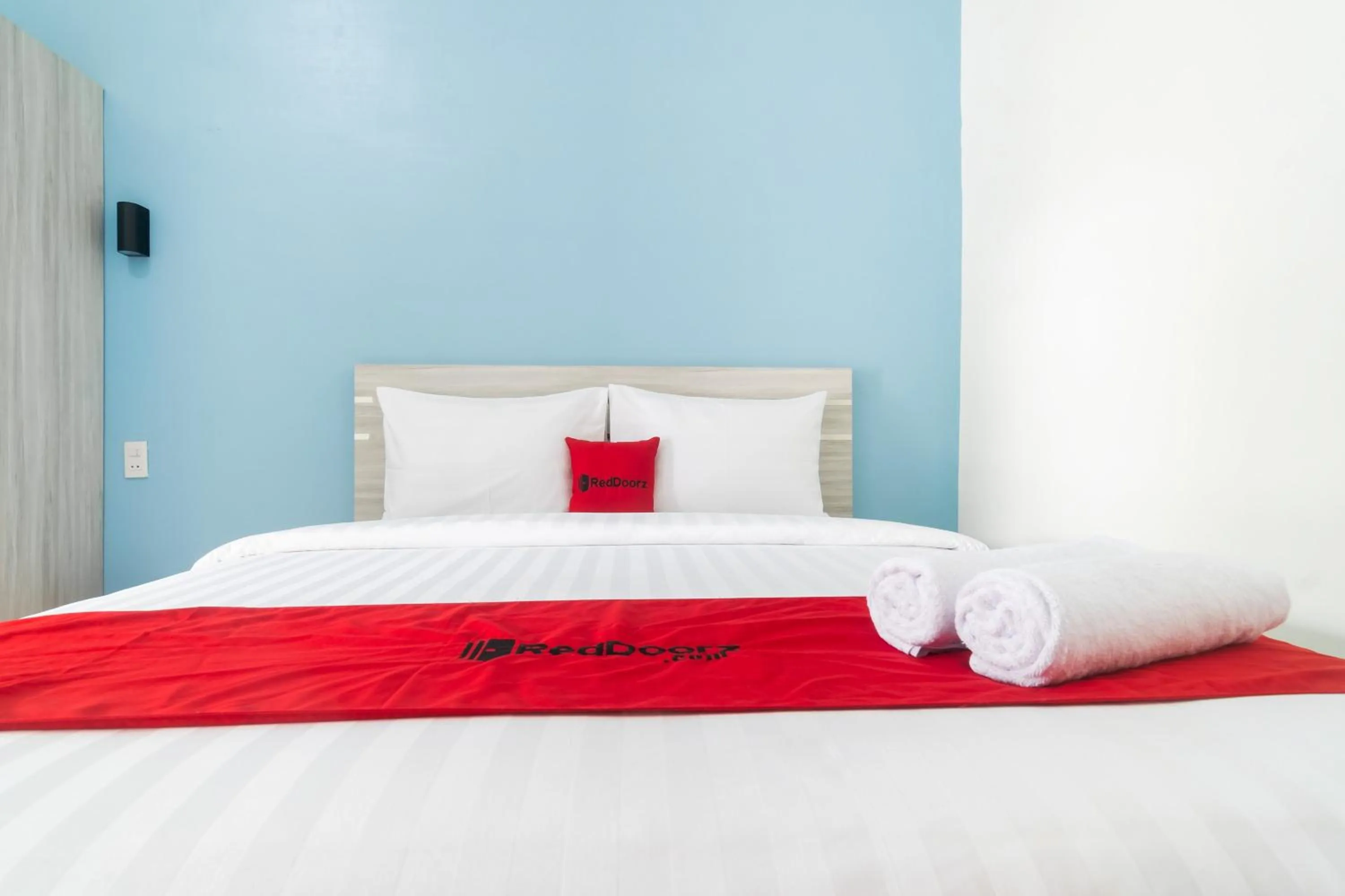 Bedroom, Bed in RedDoorz Plus at Sempurna Inn Medan