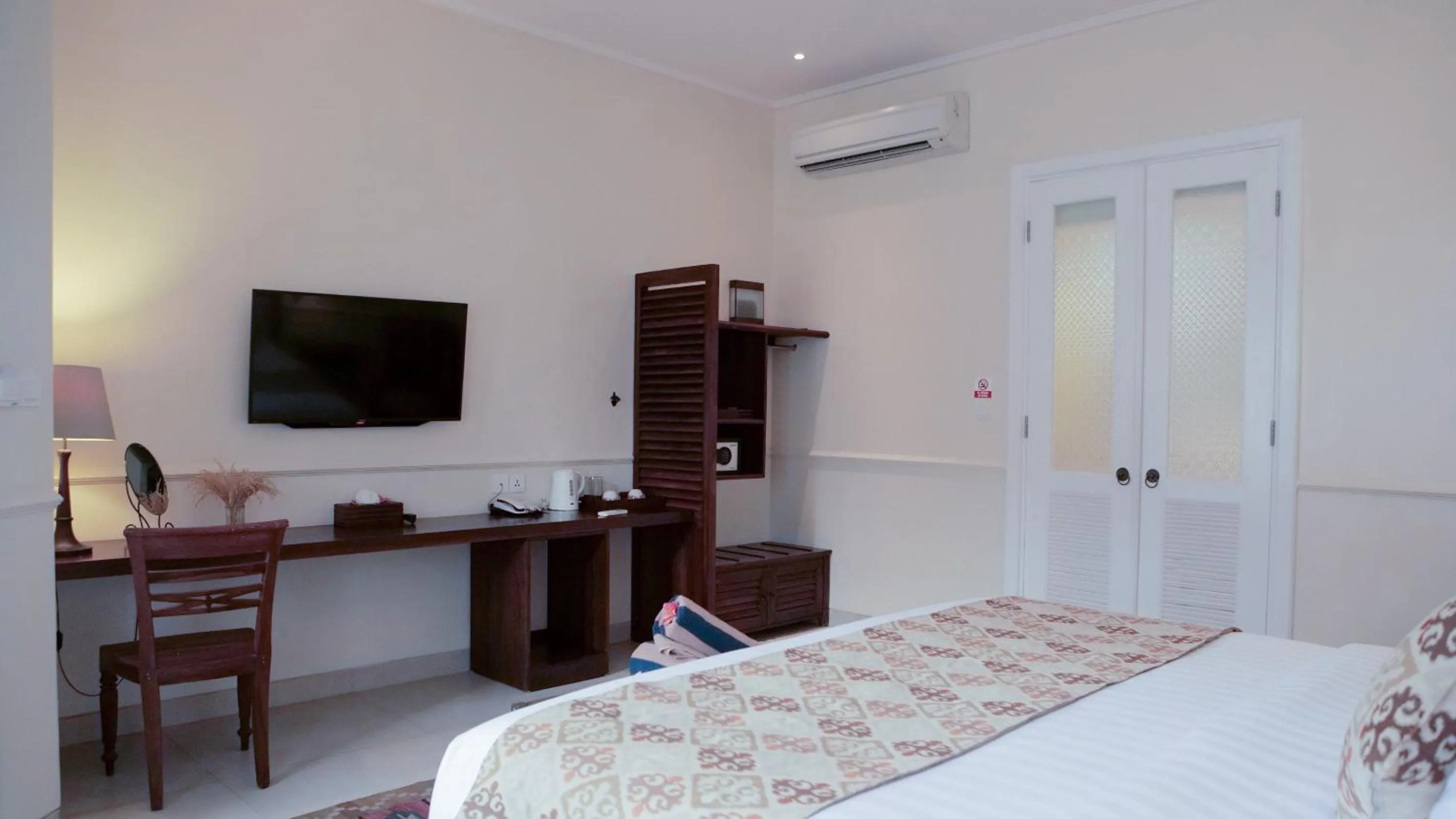 TV and multimedia, Bed in SOLTERRA SEMINYAK Boutique Hotel & Spa Powered by Archipelago