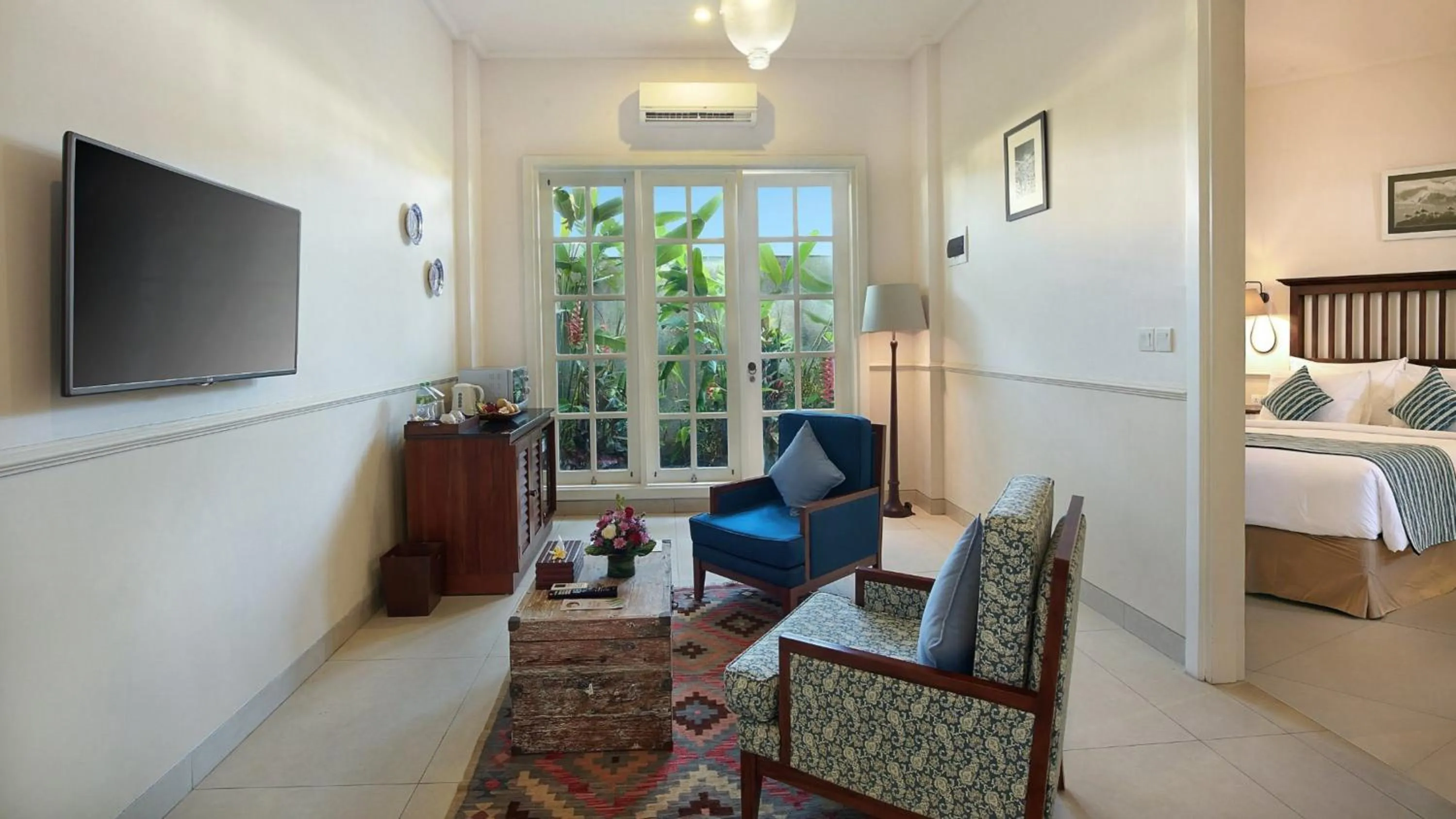 Living room, Bed in SOLTERRA SEMINYAK Boutique Hotel & Spa Powered by Archipelago