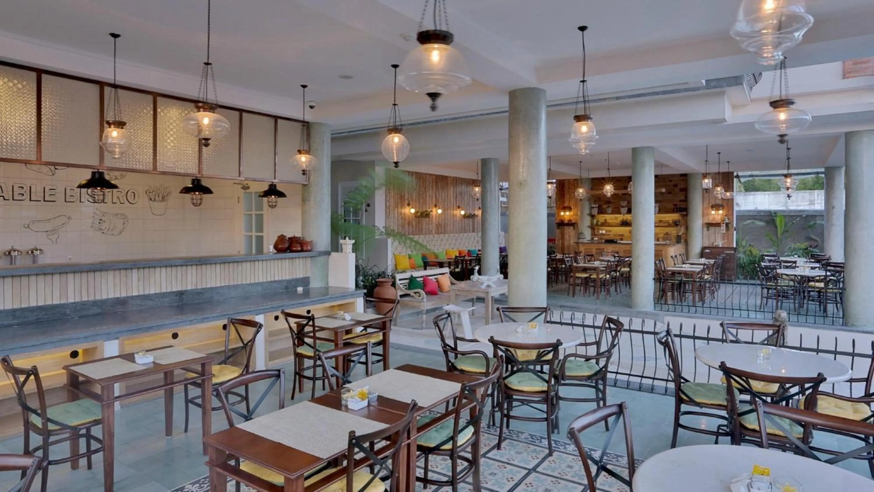 Restaurant/places to eat in SOLTERRA SEMINYAK Boutique Hotel & Spa Powered by Archipelago