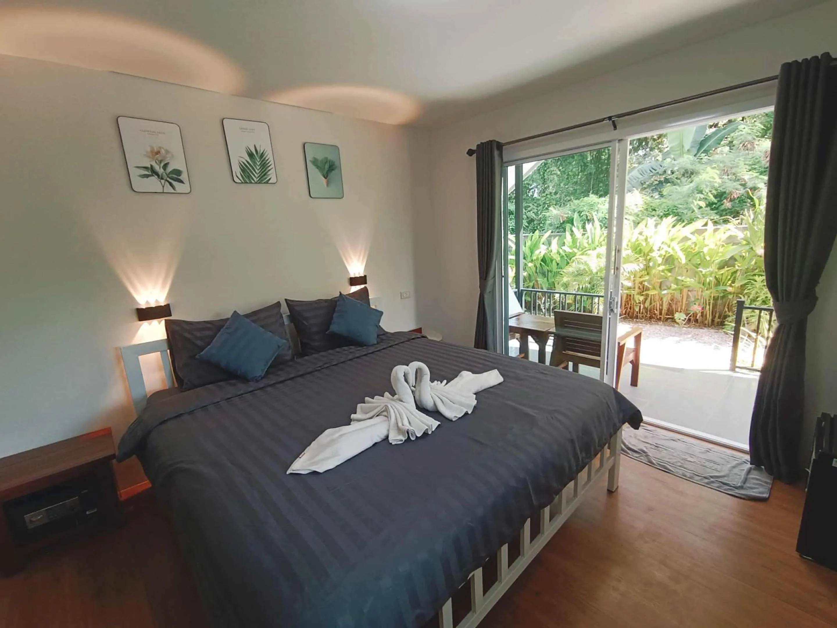 Double Room with Private Bathroom in The Bay Koh Mook