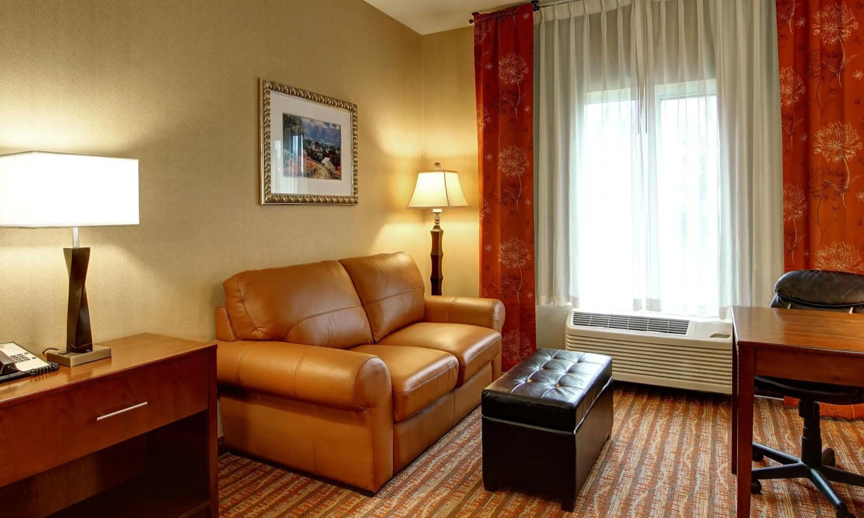 Seating area in Phoenix Inn Suites Albany
