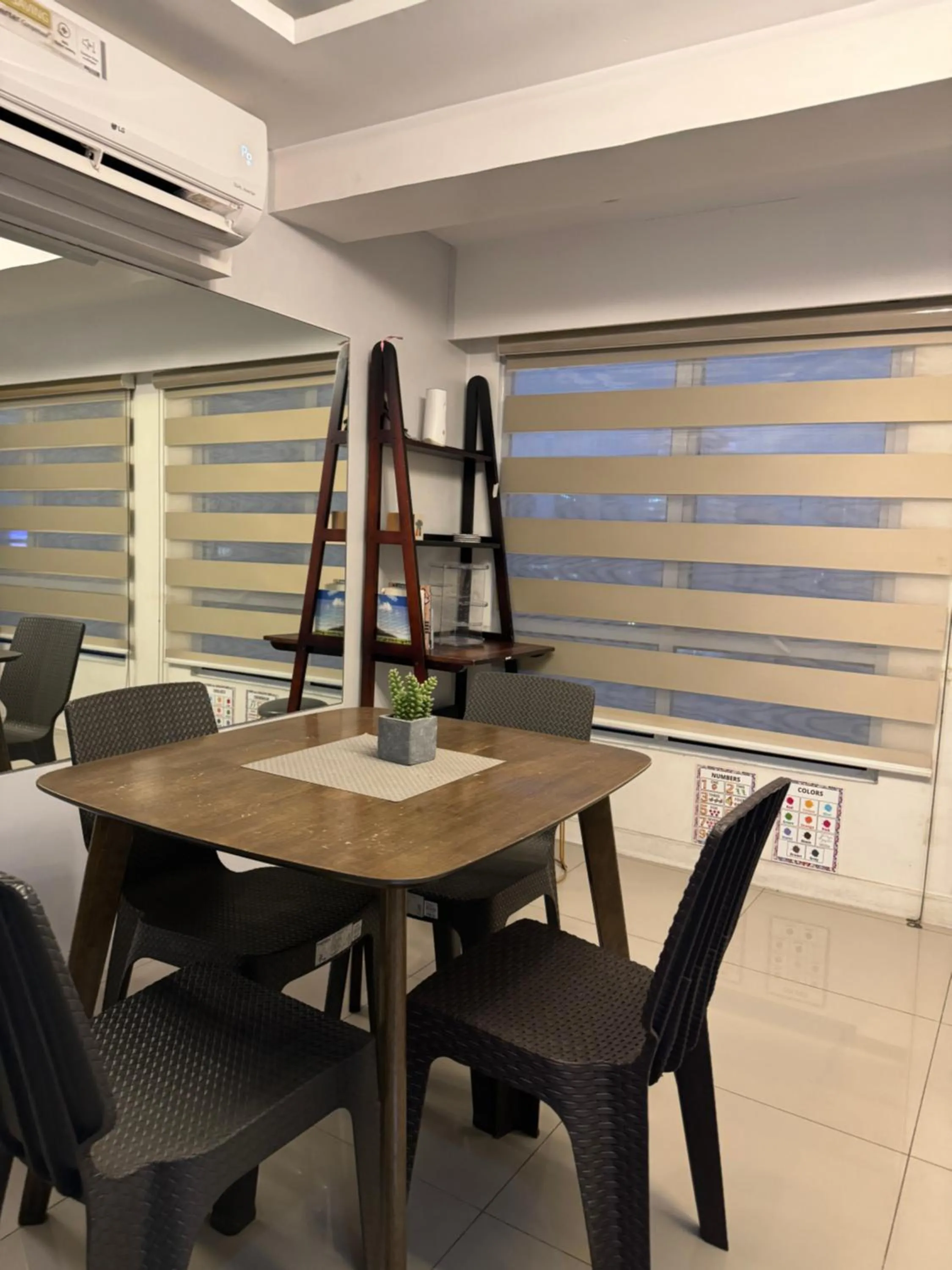 Cozi Modern Loft Suite near high street BGC wifi pool