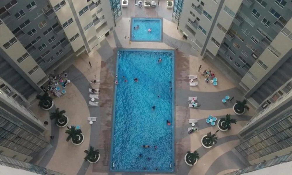 Cozi Modern Loft Suite near high street BGC wifi pool