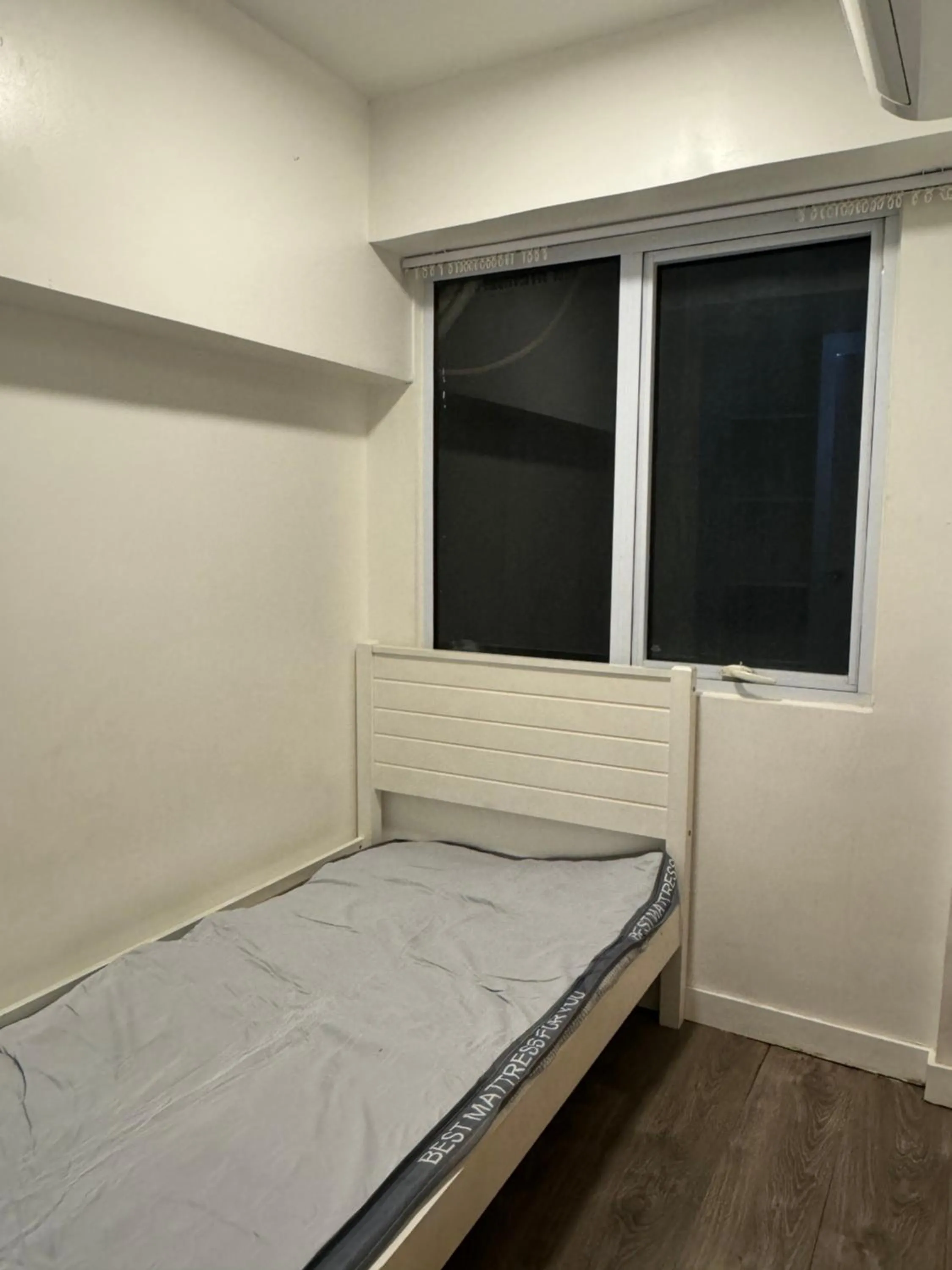 Bed in Cozi Modern Loft Suite near high street BGC wifi pool