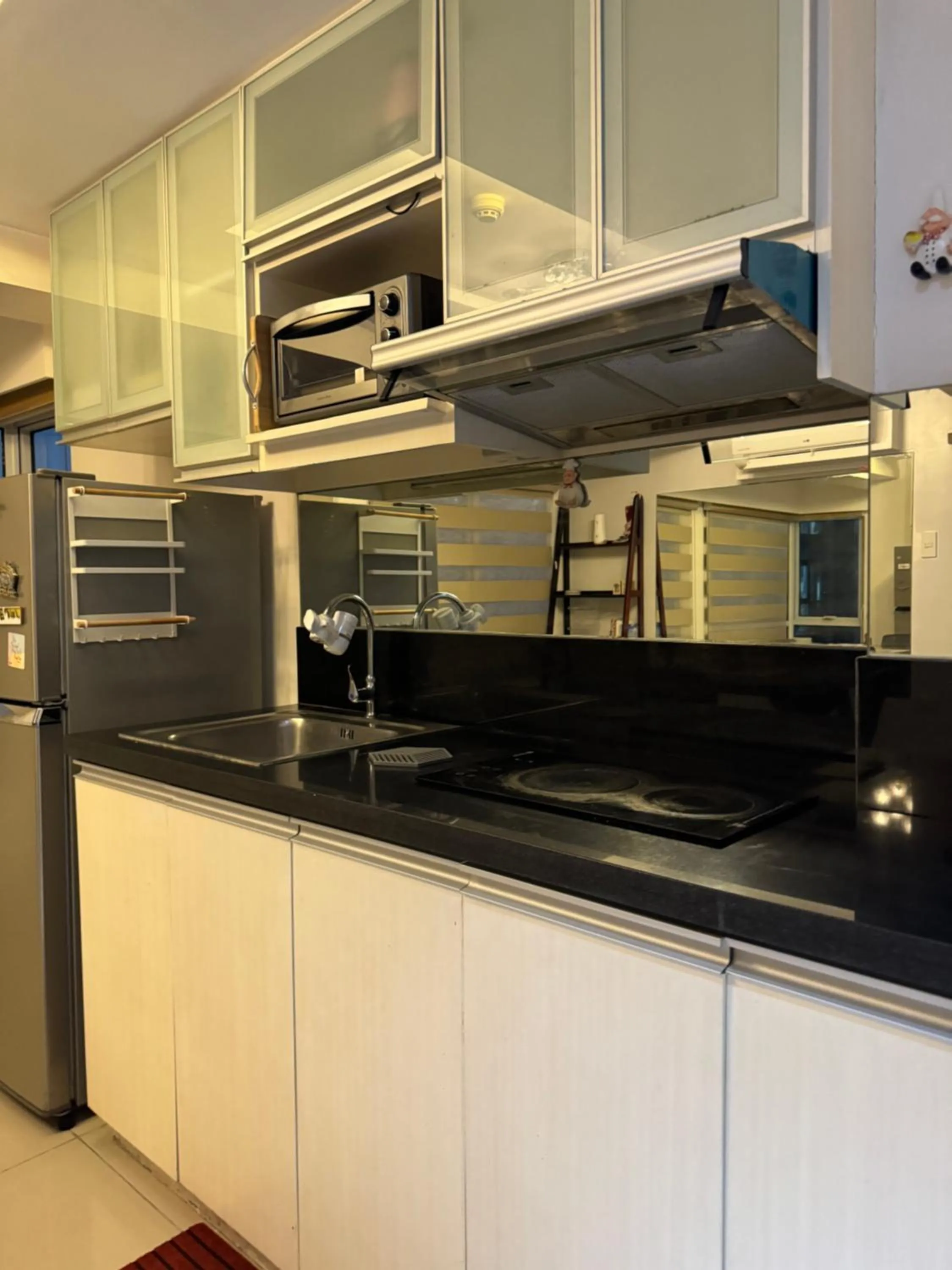 Cozi Modern Loft Suite near high street BGC wifi pool
