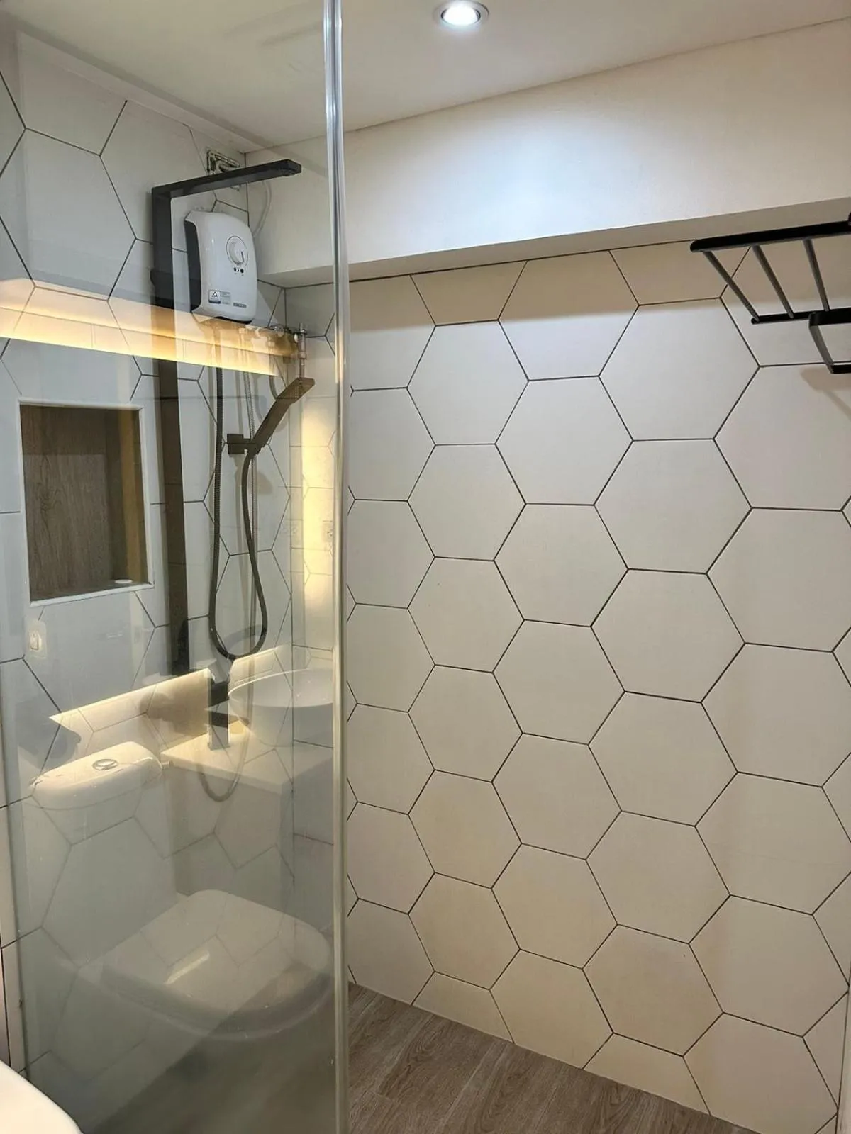 Cozi Modern Loft Suite near high street BGC wifi pool