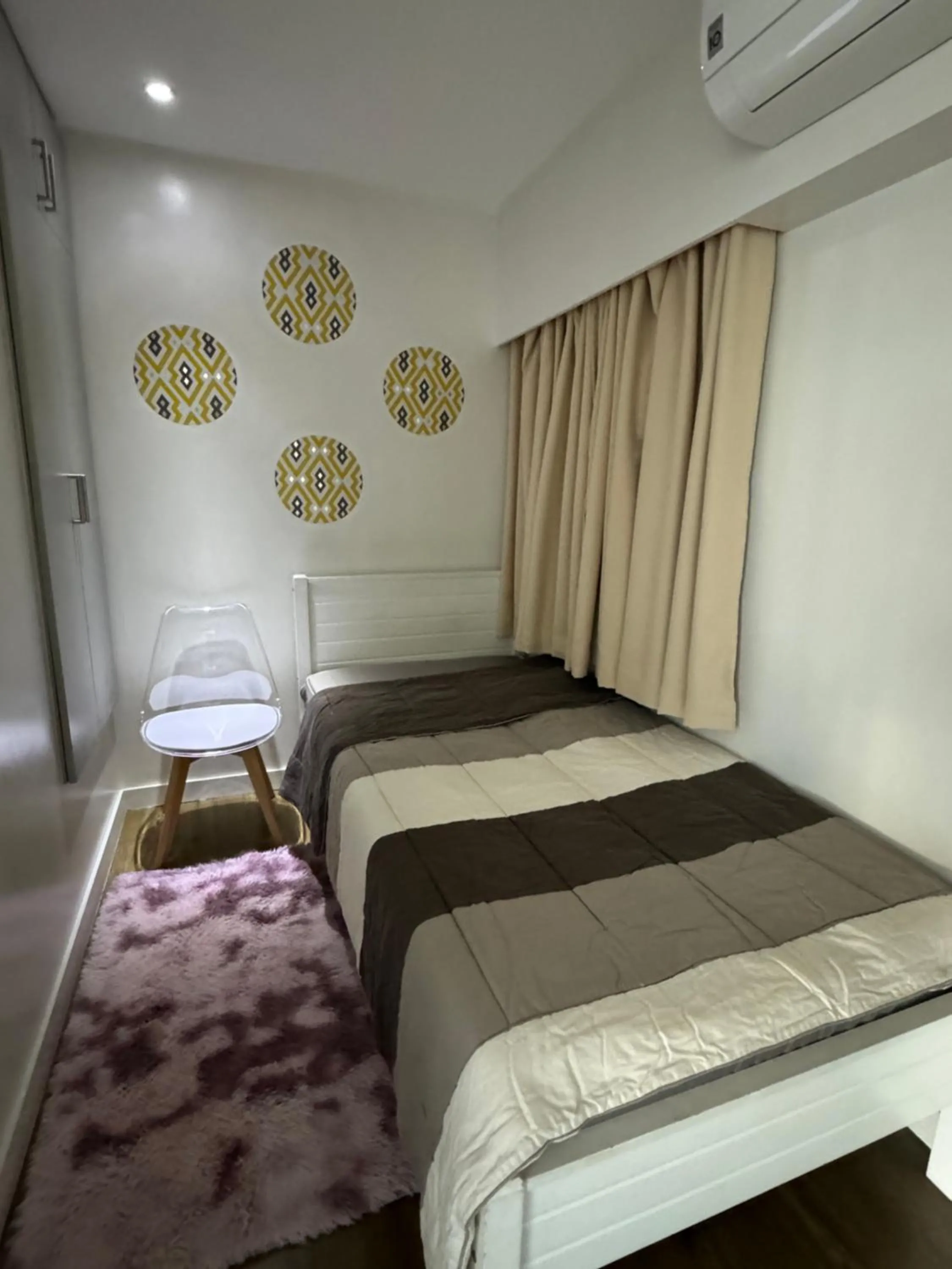 Bed in Cozi Modern Loft Suite near high street BGC wifi pool
