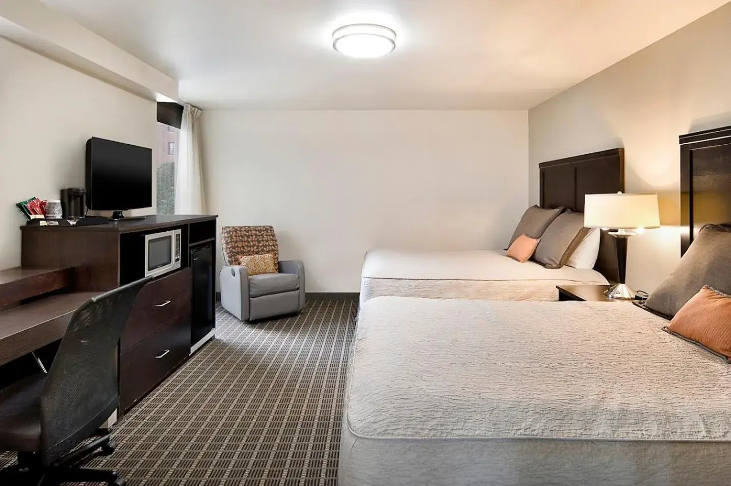 Queen Room with Two Queen Beds in Aspen Select Queen Room with Two Queen Beds in Aspen Select