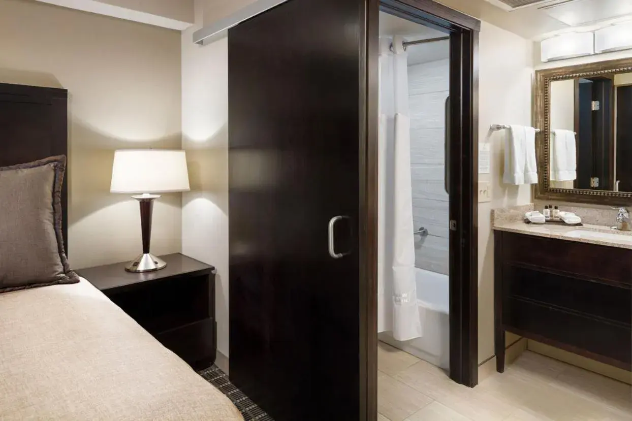 Shower, Bed in Aspen Select Shower, Bed in Aspen Select