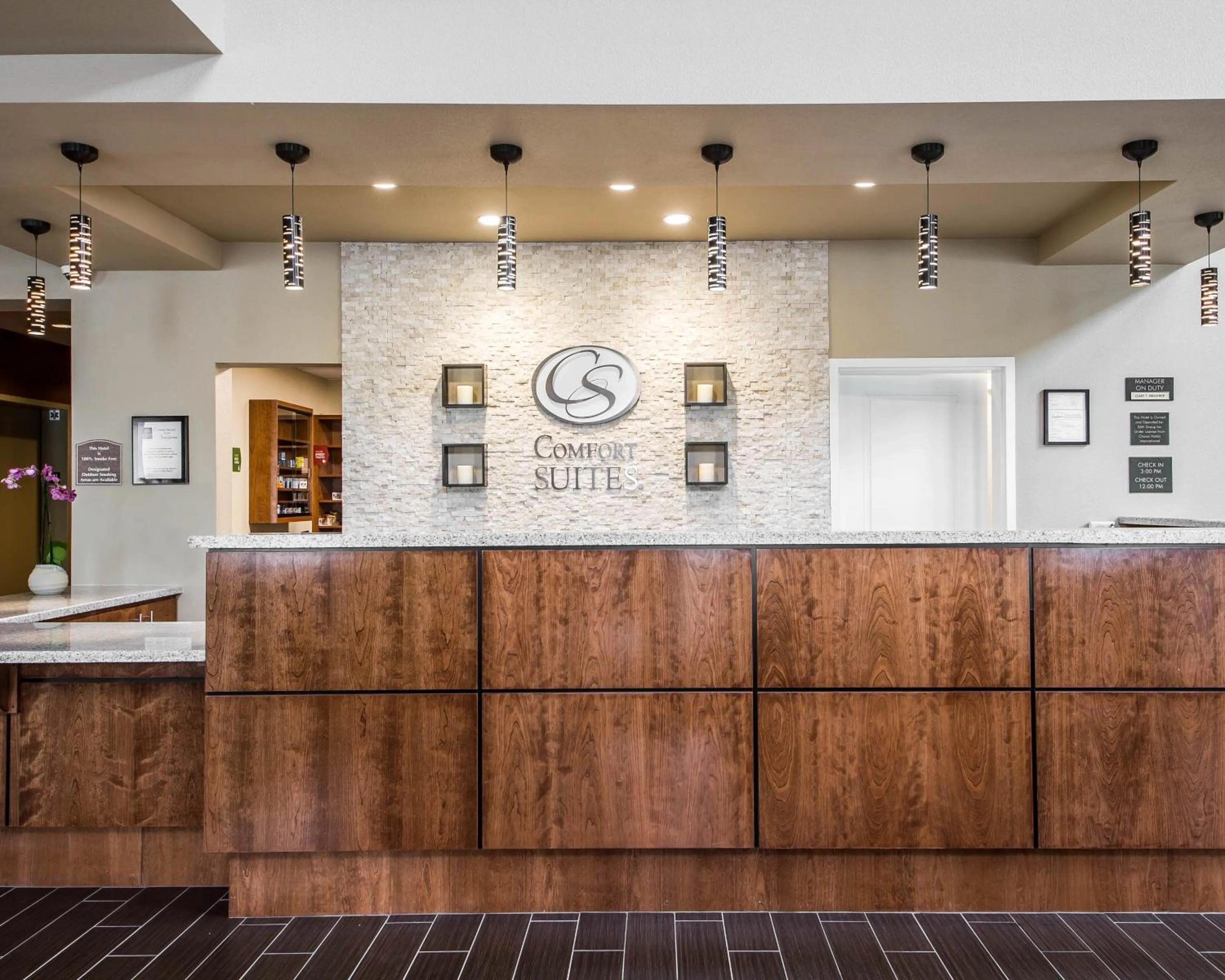 Lobby or reception in Comfort Suites Woodland - Sacramento Airport